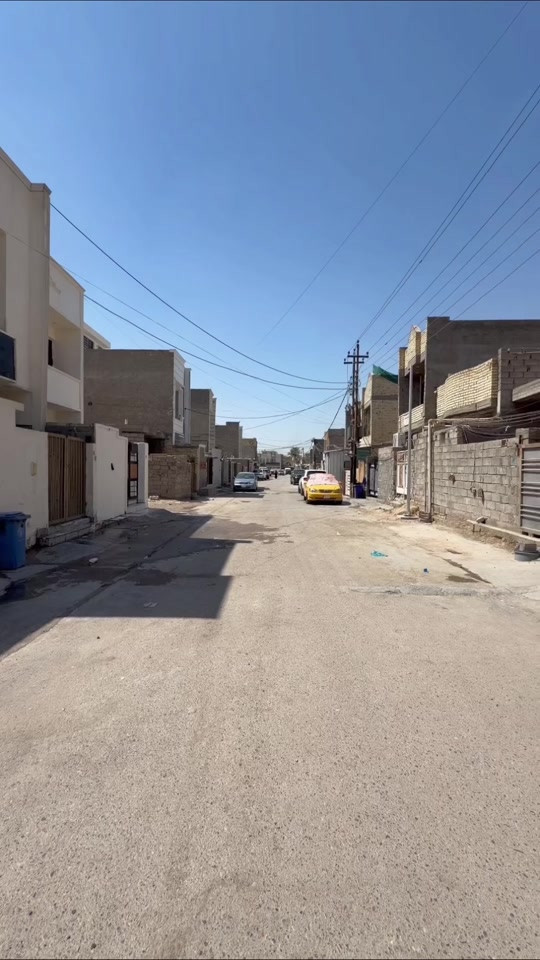 🏡 دار للبيع بموقع مميز وبمساحة كبيرة 📐 المساحة: 255م² 💰 السعر: 105 مليون وقابل للتفاوض 🛣️ الشارع: عرض 15م ✨ محتويات الدار: 🌳 حديقة 🚗 كراج 🚿 خدمات صحية خارجية 🛋️ استقبال 🍳 مطبخ 🛏️ غرفتين نوم 🚿 خدمات صحية داخلية ☀️ منور 📞 للاستفسار: *********** 💬 علّق برقم (1) لتوصلك جميع التفاصيل 📲 وتابع الصفحة ليصلك كل جديد العقارات والعروض المميزة
