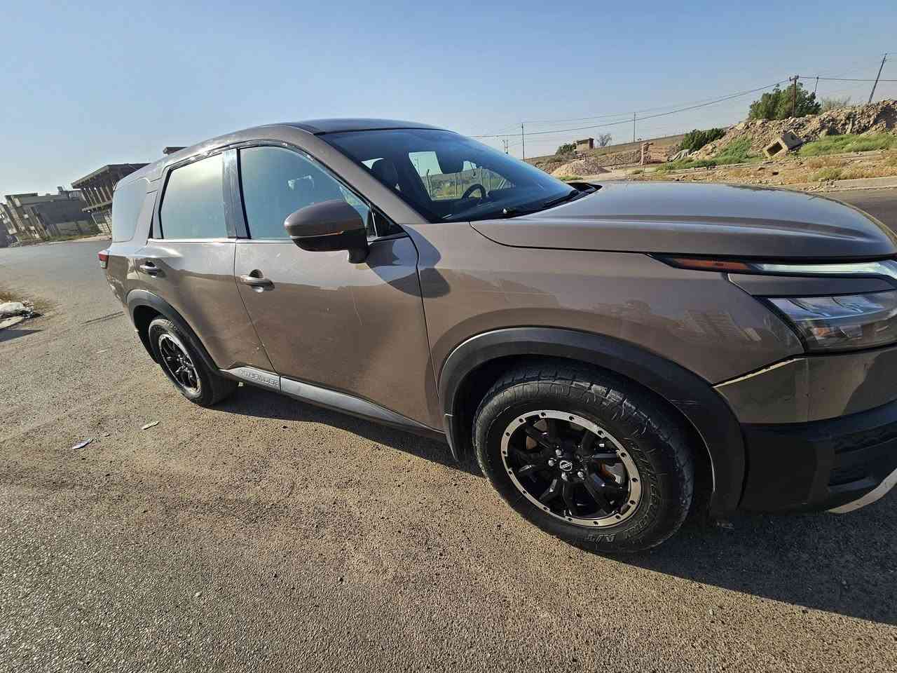 للبيع
نيسان باثفايندر 2023  ROCK KREEK
رقم شاصي 5N1DR3BD1PC212015
ماشيه50 ml
الرقم بغداد الدولي والسياره بأسمي
مكان بغداد /المشتل
***********

ميزات نيسان باثفايندر روك كريك 2023 هي كالتالي:
المحرك
• محرك بنزين سعة 3.5 لتر، 6 أسطوانات، بقوة 284 حصان 
• ناقل حركة أوتوماتيكي zf ب 9 سرعات  

التصميم الداخلي
• مقصورة فاخرة بتصميم أنيق ومريح 
• مقاعد من الجلد مع مساند ذراع 
• نظام تحكم أوتوماتيكي بالمناخ ثلاثي المناطق
• شاشة معلومات ترفيهية مقاس 8 أو 9 إنشات 

السلامة والأمان
• وسائد هوائية 
• نظام الفرامل المانعة للانغلاق 
• نظام توزيع قوى الكبح إلكترونياً 
• نظام التحكم بثبات المركبة 
• كاميرا محيطية ذكية مع نظام كشف الأجسام المتحركة 

التكنولوجيا والترفيه
• نظام صوتي من 6 سماعات أو 12 سماعة من Bose 
• شاشة عرض معلومات السائق مقاس 7 أو 12.3 إنش 
• منافذ USB وبلوتوث وشاحن لاسلكي 
• نظام ملاحة وتقنية البلوتوث 

الخارجي
• مصابيح أمامية LED 
• عجلات معدنية مقاس 18 أو 20 إنش 
• مرايا جانبية كهربائية مع إشارات انعطاف

