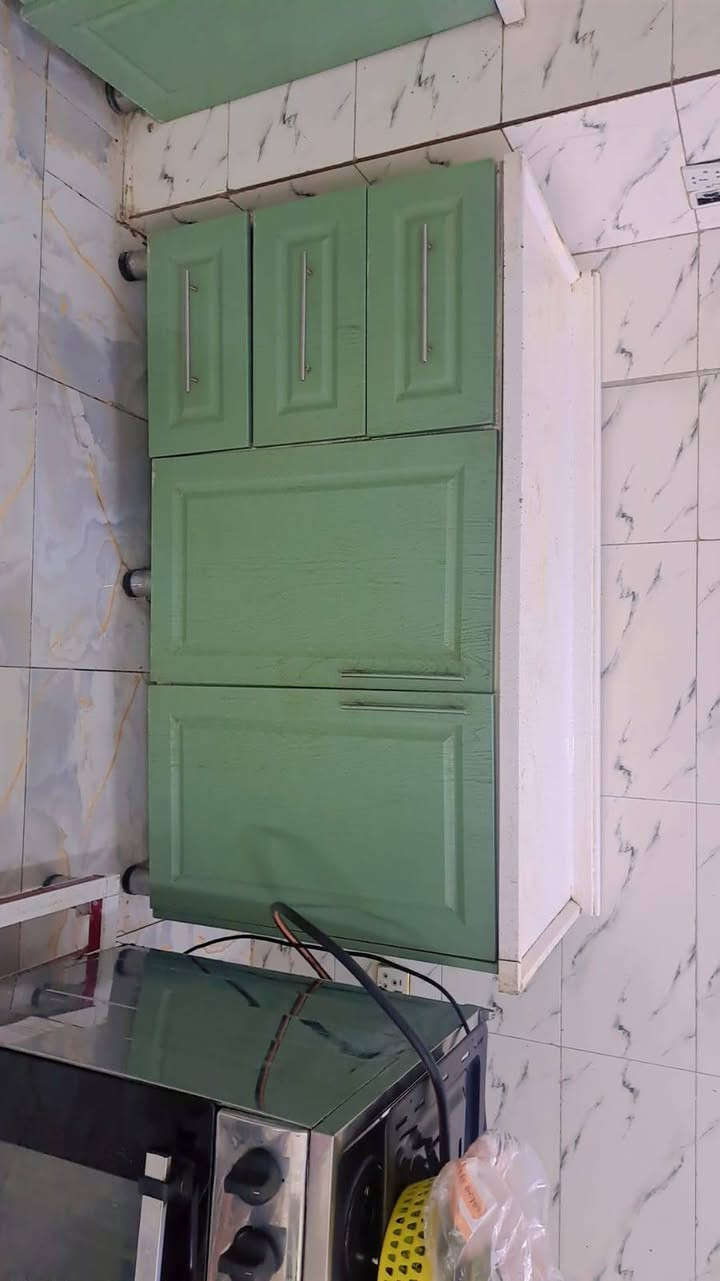 سلام عليكم للبيع كاونتر مستعمل نظيف نجف شعر مناسب
