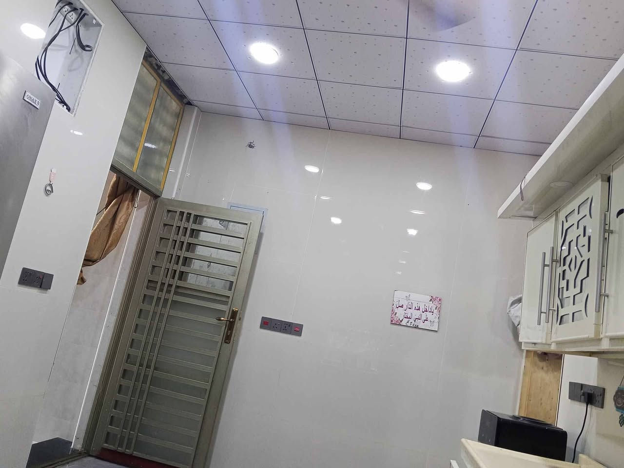 🏠 بيت للبيع - موقع استراتيجي وسعر مناسب جداً! 🏠فرصة ممتازة للسكن أو الاستثمار في موقع حيوي وقريب من الخدمات.
✨ المواصفات:المساحة: 100 متر مربع.
التصميم: طابق ونصف (يحتوي على غرفتين نوم).
الملكية: طابو ملك صرف (سند جاهز).
📍 الموقع:الحولي - قرب مجمع السلام السكني.قريب جداً من الشارع العام.قريب من شارع كربلاء (عند عمود رقم 1).
💰 السعر: 90 مليون دينار عراقي (وقابل للتفاوض البسيط).📞 للتواصل والاستفسار: ***********
