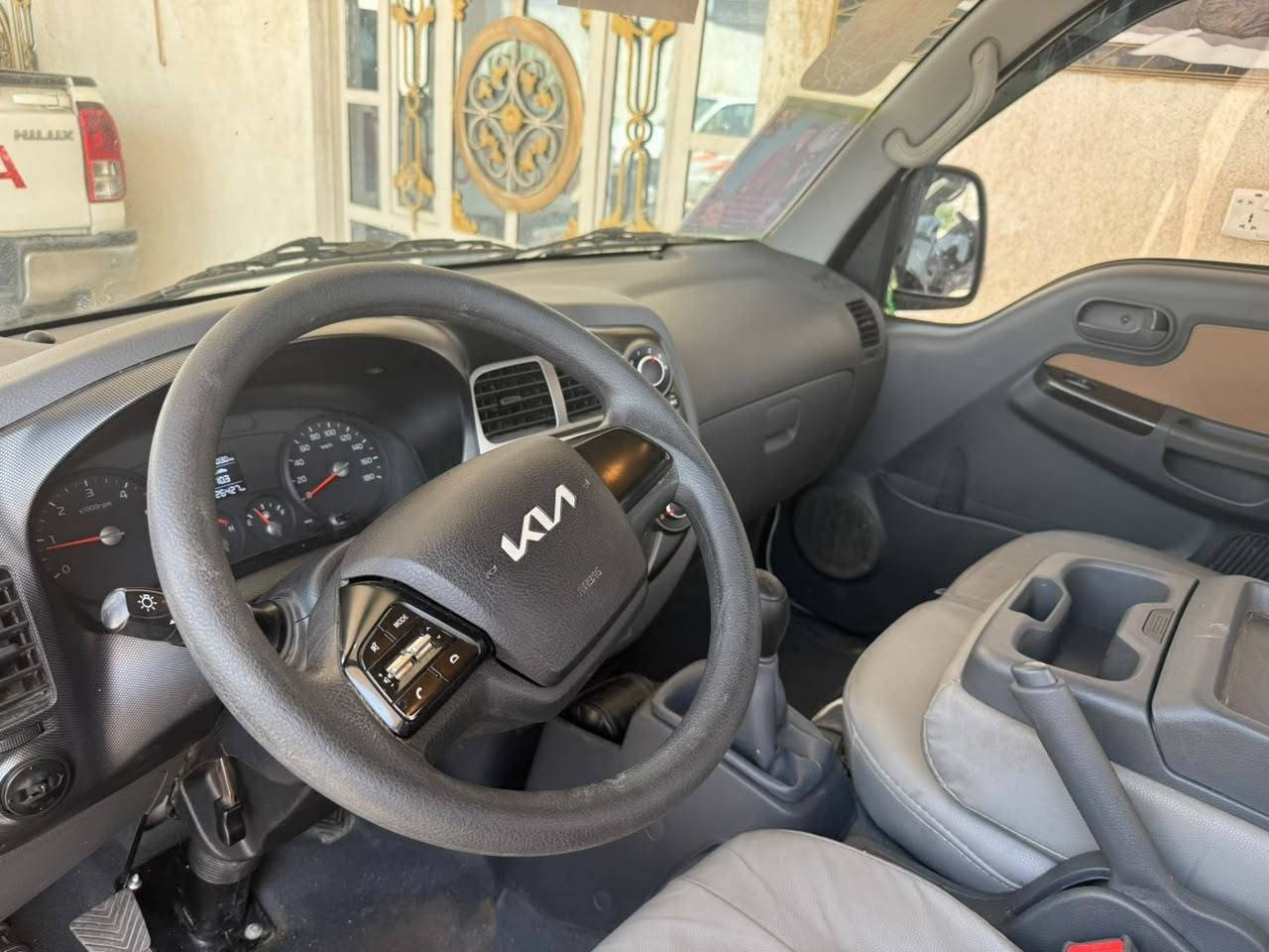 " السلام عليكم  ....

*للبيع كيـا بنگـو  "  KIA Bongo  "

#السـعـــر_173$  ورقــه 💸💸

•للأتصال على رقم الهاتف 📲📲 ...
•
• 👈🏻👈🏻  [[    - *********** -   ]]  👉🏻👉🏻
•
ـــــــــــــــــــــ ــــــــــــــــ ـ ـــــــــــــــــ ــــــــــــــــــــــ
*موديل «2026»
*گير عادي
*رقم البصره الدولي
*بأسمي شخصيـاً
*( تحويل مباشر ✔️ )

|| السياره مكفوله گفاله عامه  ||
*حداديه كير مكينه شاصي گفاله
*السياره جديده `زيروو

-ماشيــه_26, إلـف
-مغلفة كشنات وبدي

•فوول مواصفات 💯 
-2 راكـب
-تبريد❄️
-تدفئه
-مسجل 📻 
-تايرات جدد
-سبير ما نازل
-دواخل رصاصي
-تحكم بالستيرن
-ما بيهه اي نقـص

🔹 باقي التفاصيل اتصل إعلاه 👆👆  ...
 #العنــــــــــــــــوان_البصـــــــــــرة
-------
للإعلان عن سيارتك :-
   - Centers Qasim  ✅
