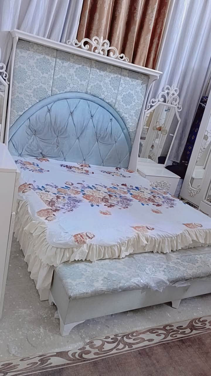 سلام عليكم غرفه نوم كامله نضافة 99‎%‎ استعمال شهر واحد كلش نضيفه مكاني بغداد مدينه صدر السعر 550الف موبايل ***********
