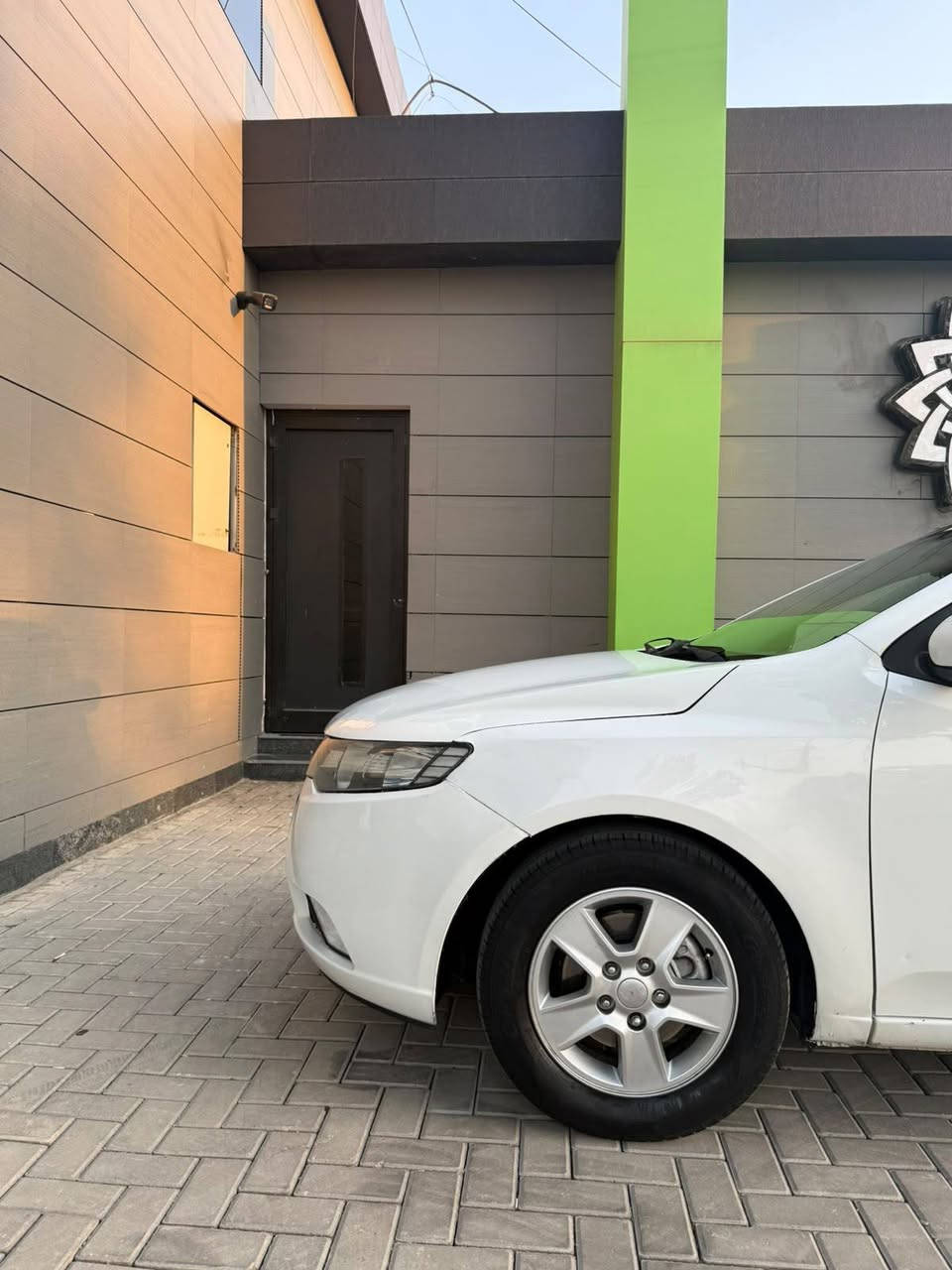 سيراتو موديل ٢٠١٠ سنويه وارقام جديد باسمنه تحويل او وكاله صدر امامي خلفي جديد تبريد ثلج  بل عافيه ع ياخذه تخم تاير جديد ماشيه قليل السونار مرفق بل منشور السعر ٩١ الاتصال ***********
