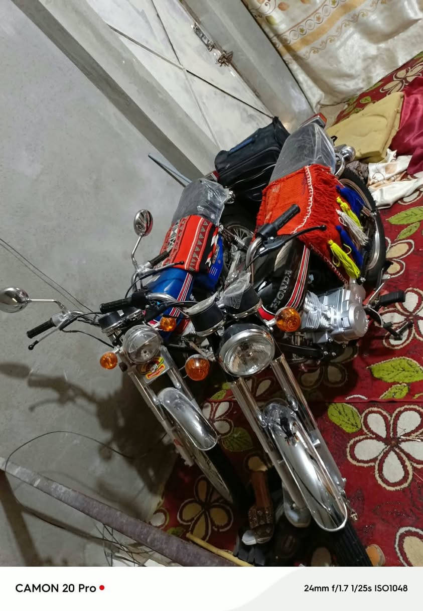 ما طورات هونده الزرك 13 معمر اصلي والثاني 19معمر اصلي اورقهن بل جيس دراجات اول تبديلت دهن مكاني كوت شراي يتصل ***********

نص مكتوب في الصور:
- CAMON 20 Pro 24mm f/1.7 1/25s ISO1048
- CAMON 20 Pro • 24mm f/1.7 1/25s ISO1048