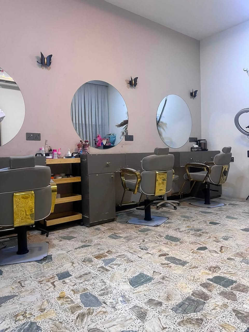 بنات الدولعي الحلوات 🌸❤️
إذا تبحثون عن صالون مرتب وشغله يجنن، أنصحكم بـ صالون وجم حور ✨💇‍♀️

📍 موجودين بـ الدولعي – شارع الغاز
💄 مكياج وتسريحات
💇‍♀️ قص وصبغ وعناية بالشعر
💅 خدمات أظافر وعناية وجمال
بدكير منكير 
شغل مرتب وأسعار مناسبة وتعامل راقي 🤍
للحجز والاستفسار راسلوهم خاص***********
