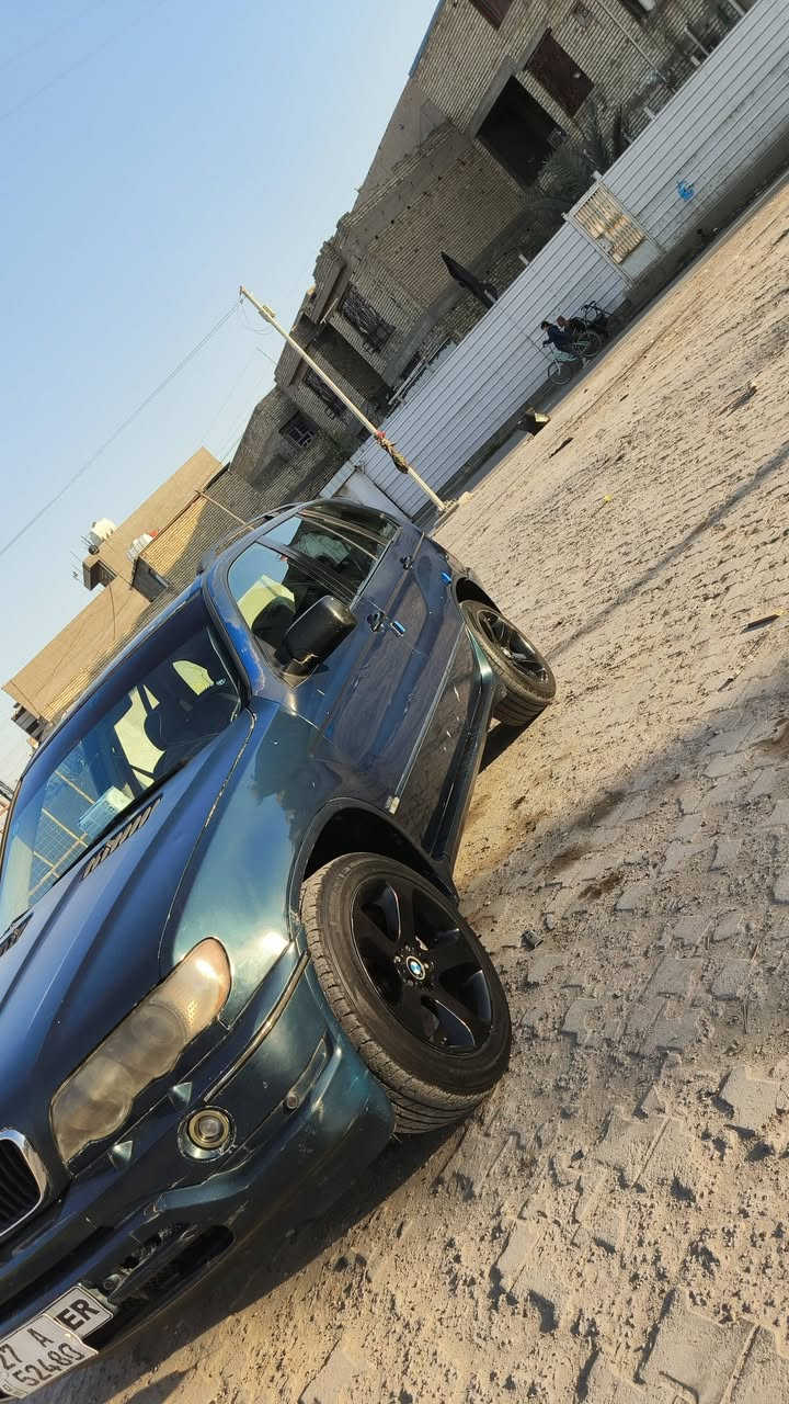 السلام عليكم بيع فقط
للبيع BMW X5 موديل 2001 مكينة 6 سلندر 3000 كير اوتو مسكر دبل فانوس 
شاشة تحكمات السيارة جاهزة 
سلايد روف ترحيب بل مري 
السعر 50 وبيها مجال 
للاستفسار ***********
