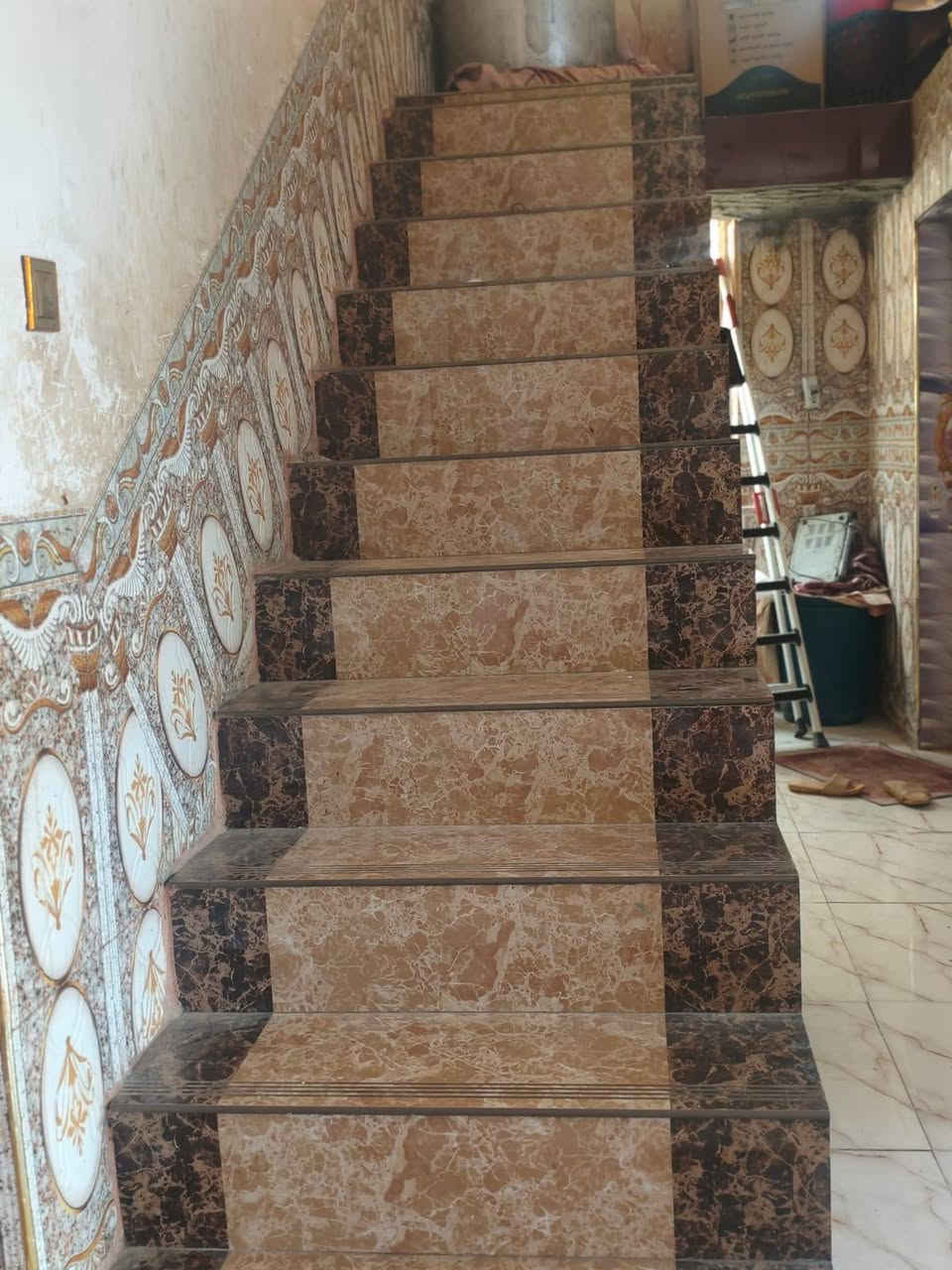 السلام عليكم
بيت زراعي للبيع في  حي الصدرين
نزلة مطر الاولى
غرفيتن وصاله ومطبخ واستقبال
مجمع صحيات داخلي وخارج
السقف عكاده
المساحه 280 بيت جاهز للسگن
جاهز من كلشي 
للاستفسار اكثر  الاتصال ع الارقام 
***********
***********
