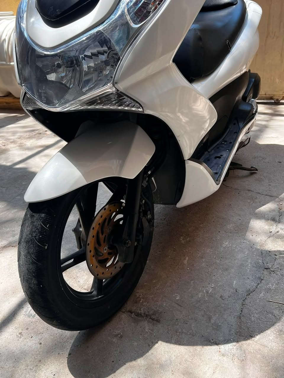 السلام عليكم pcxجيل الاول الدراجه رمبة  وجديده  ومكفولة سويجات ثنين اوراق كامله السعر 1300المكان بغداد ساحه عدن الرقم ***********
