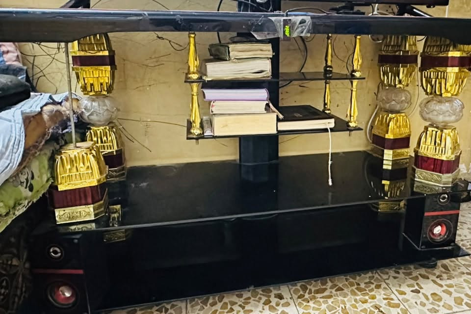 ميز بلازما للبيع 💯💯💯
قيم وتعال اخذ ماعندي مكان مستعجل ع بيعته 
فقط هذا مفتوح يحتاج برغي 
العنوان  الحسينية الجريخي قرب مدارس الابداع 

الرقم *********** واتساب فقط
