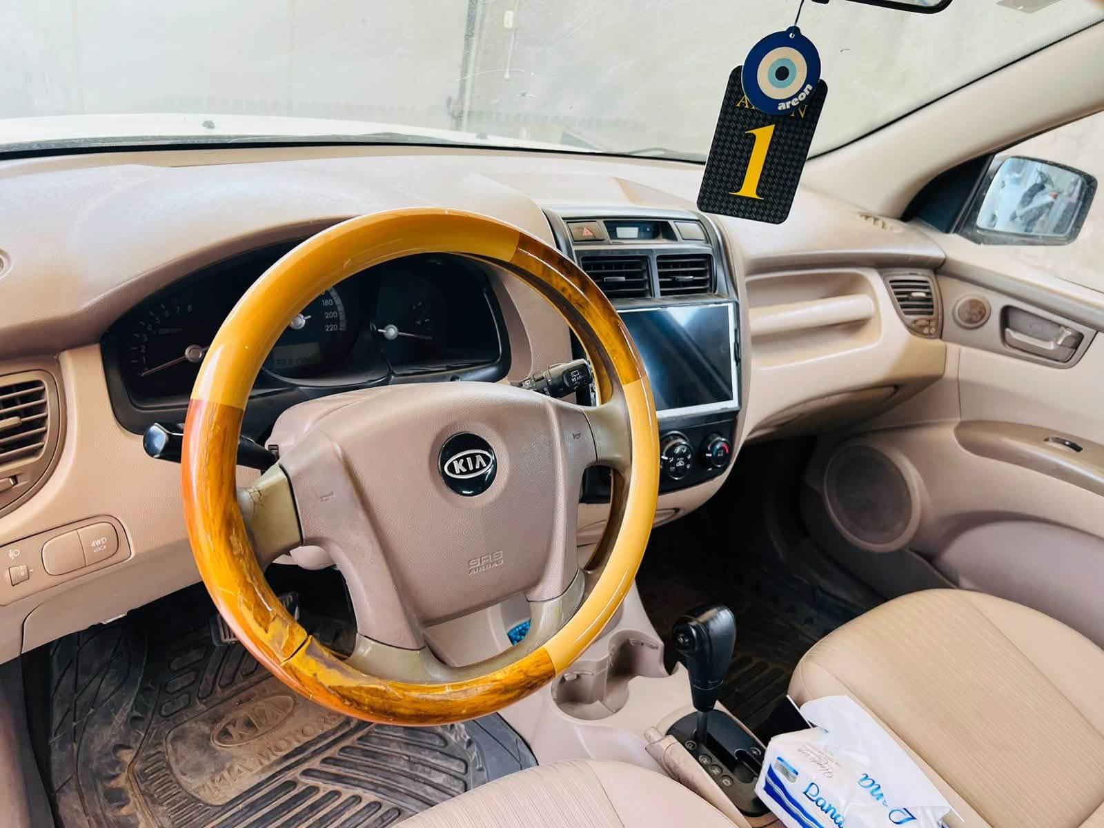 سلام عليكم
سبورتج موديل 9 
رقم بغداد الجديد
سياره نظيفه كلش
كير ومكينه سليمات
داخل بيجي جديد
منظومه تبريد شرط ثلج 
تخم تايرات جدد 
سياره جاهزه من كل نواحي بدون اي نقص
مكان سياره حله بكرلي
بيه 3 قطع صبغ اثر جراد 
سعره 103 وبيه مجال ان شاءالله 
واتساب ***********
اتصال ***********
