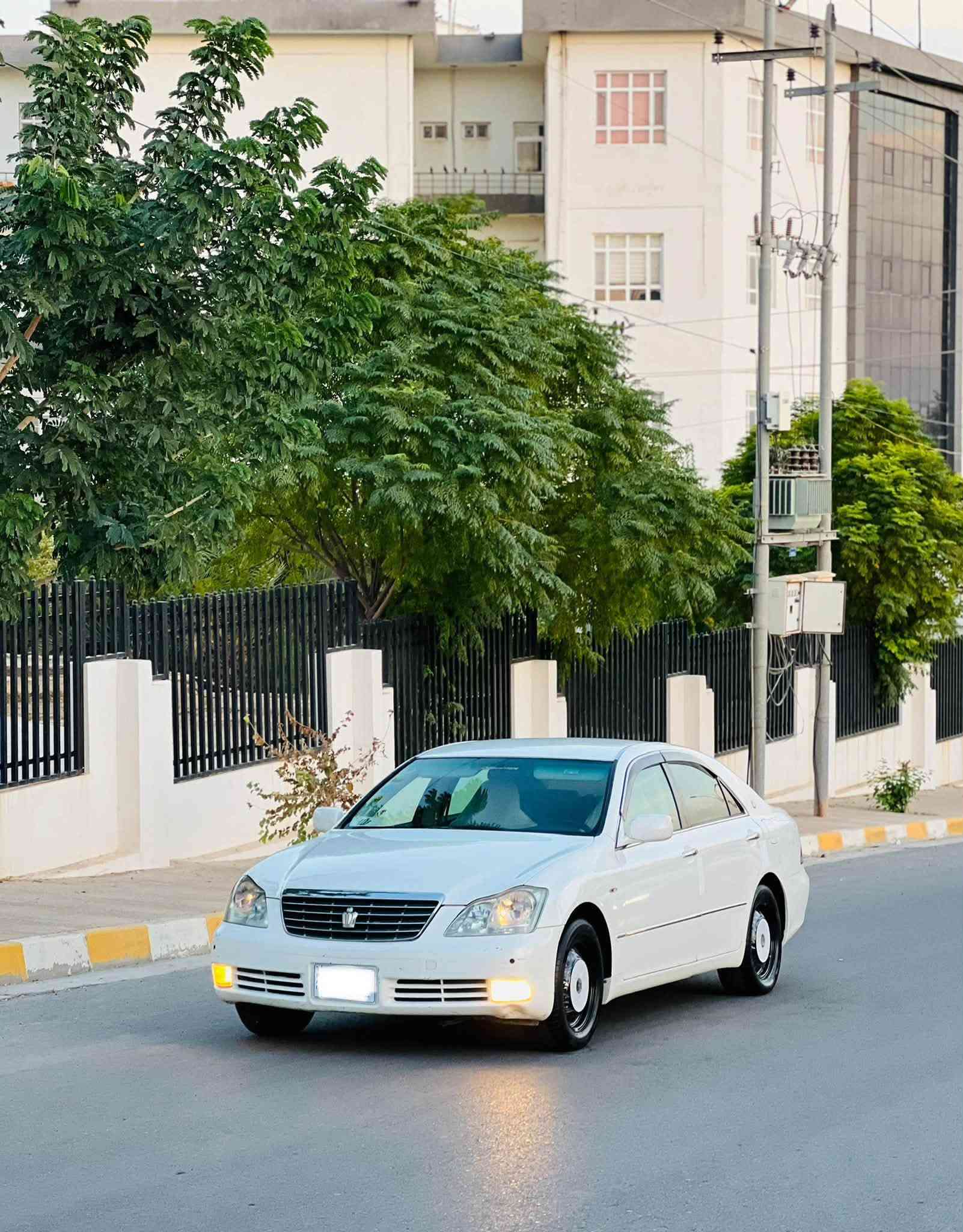 شاهينه براوه
كامل مه سروف 
بئچالو شوخت 
ته بريد ساردو گه رم 
سه ياره كه هه تاحه زبكه ى جوانوپاكه 
وه ك ره سمه كان جوان نه بو گله ى بكه 
هيچ مه سروفئكى نيه 
(كه ڤه ر سه قف شانسى به شه رت)
نرخ ٤٢گلا  
***********
