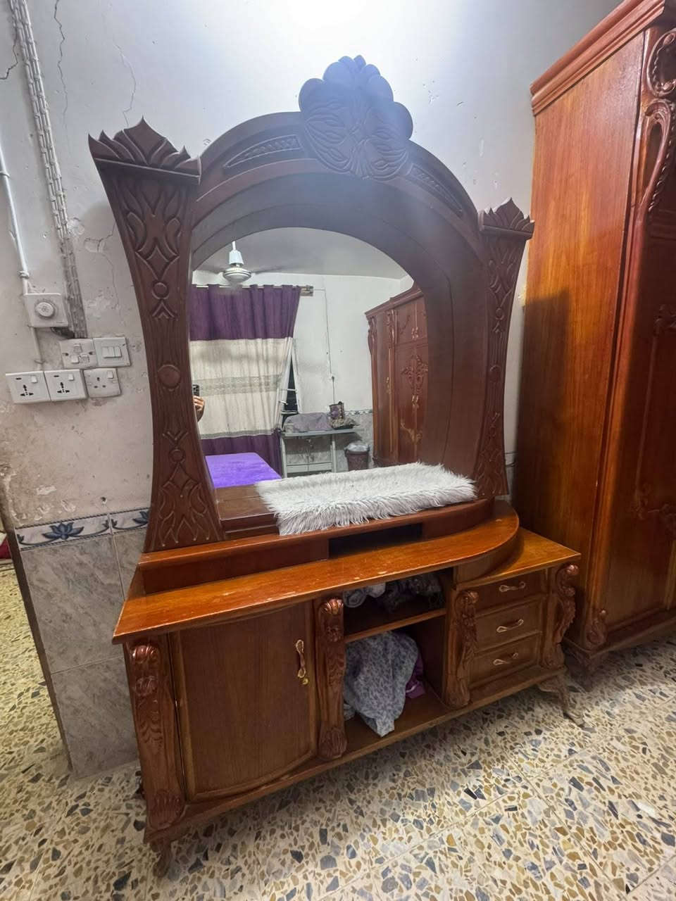 غرفة تسكام درجة أولى نظيفة كلش للبيع مليون وبيها مجال ***********
