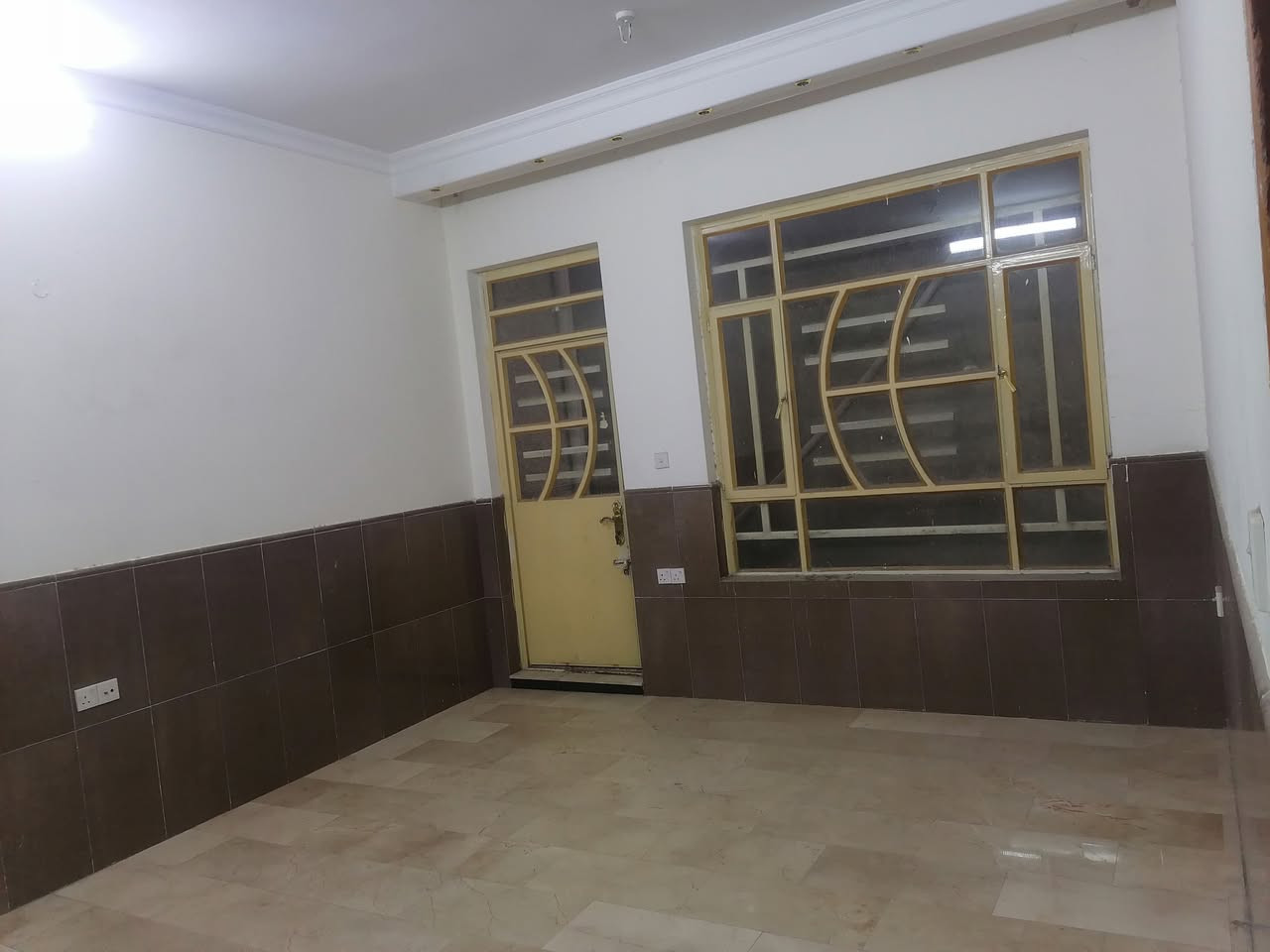 شقق للأيجار
طابق أرضي مساحة ١٠٠م
طابق ثالث مساحة١٤٠م
البلديات الUN شارع ٣٠
***********
