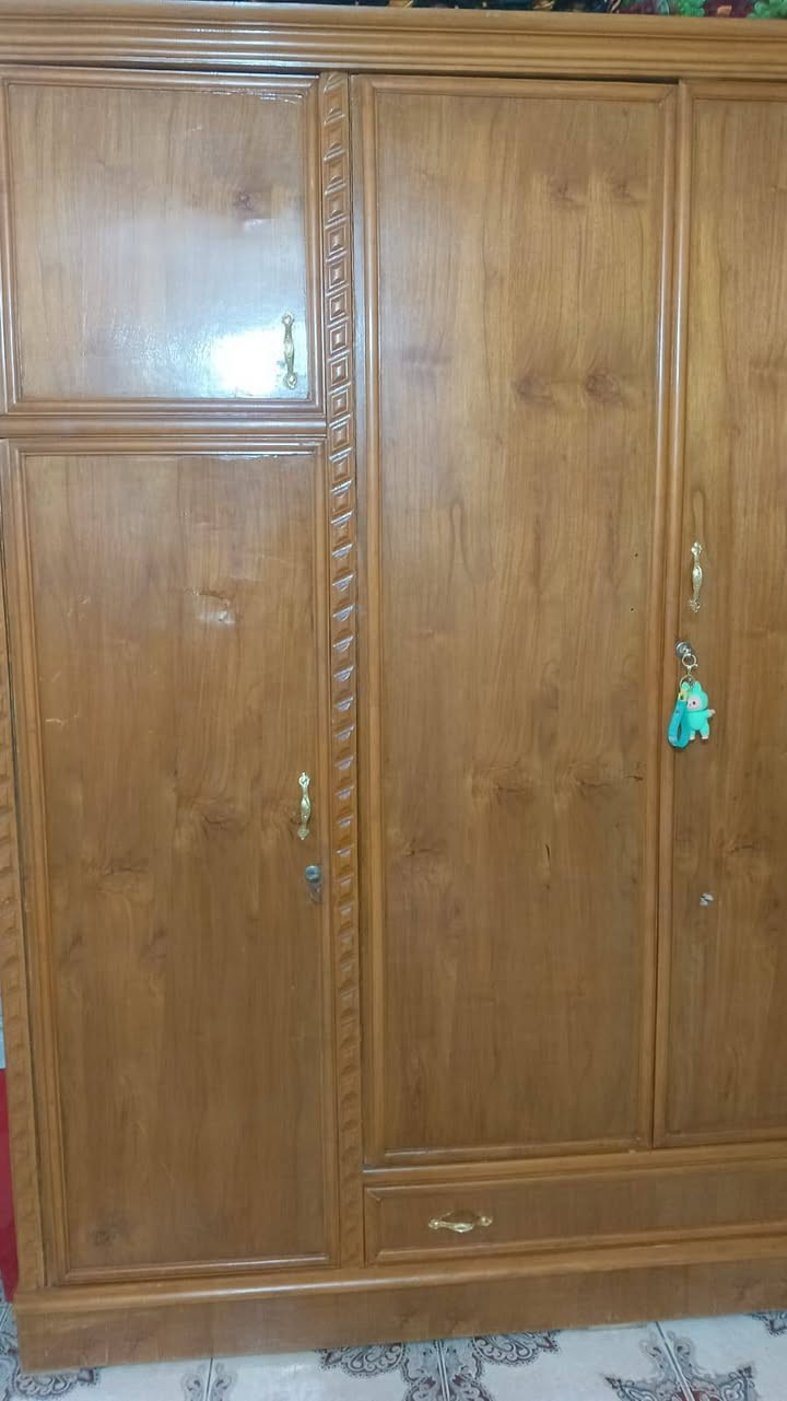 بعد الوعود الكاذبة كنتور صاج تفصال 4 ابواب جديد يشهد الله بي بس ذني 3 ضربات موضحات بل صورة وجرباية صاج تفصال تكمة مو طكتوكية هيه ودوشك السعر 300 الف ثنينهن العنوان الكاظمية ساحة عدن ***********
