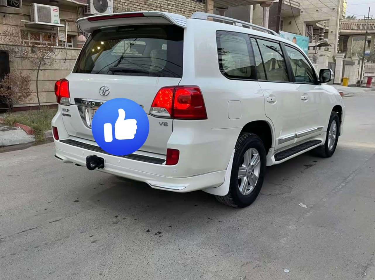 السلام عليكم عندي لاندكروز 2013 VXR  مواصفات لكزز دشبول السياره كلش حلوه وجديده رقم شمالي تحويل او كاله بااسمنه السياره بيها فقط نص جاملغ صبغ اثر شخوط بدون تبديل الباقي كفاله 
محرك 4800
فتحه
بصمه
كشنات جلد
كشنات كهرباء
ماوس
تدفئه تبريد بلكشنات
7 راكب
تبريد مركزي
حساسات
شاشه اصليه
وباقي المواصفات المعروفه للفول 
السسسسسعر 325$
مكاني بغداد
الاتصال
***********
