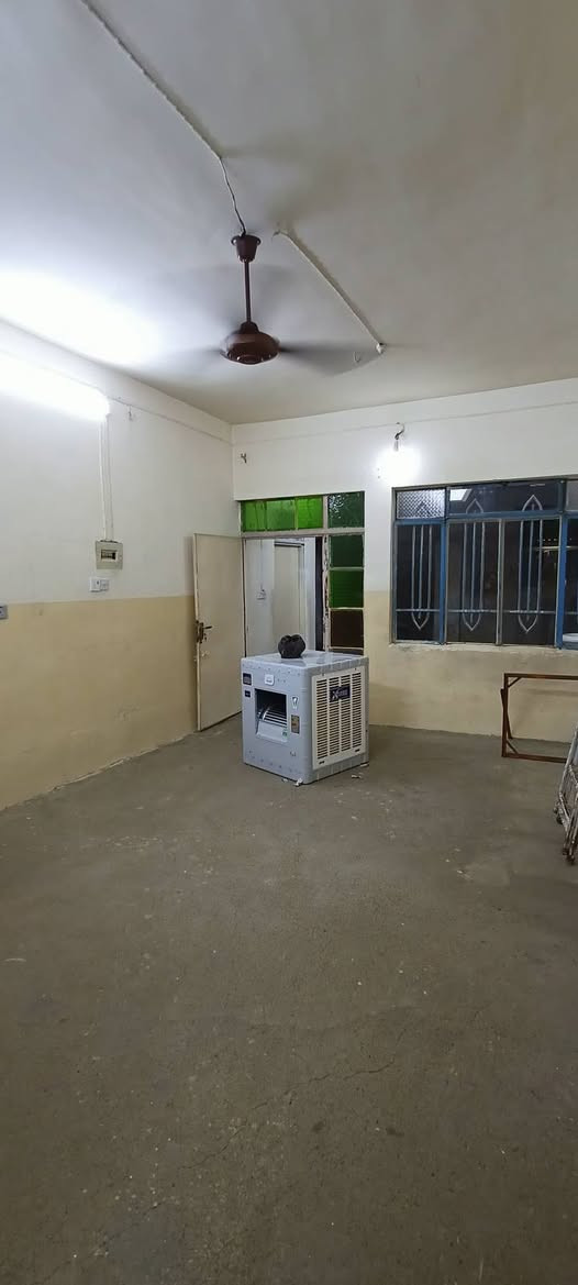 دار للايجار 🏫
🔳حي البكر قرب جامع البديع 
🔳مساحة 300م 
🔳3 غرف نوم وهول واستقبال ومشتملات كراج سيارة...
🔳للاستفسار مراجعة مكتب المازن حي البكر شارع المنظمة قرب المركز ...
🔳او الاتصال على 📞 ☎️ ***********
