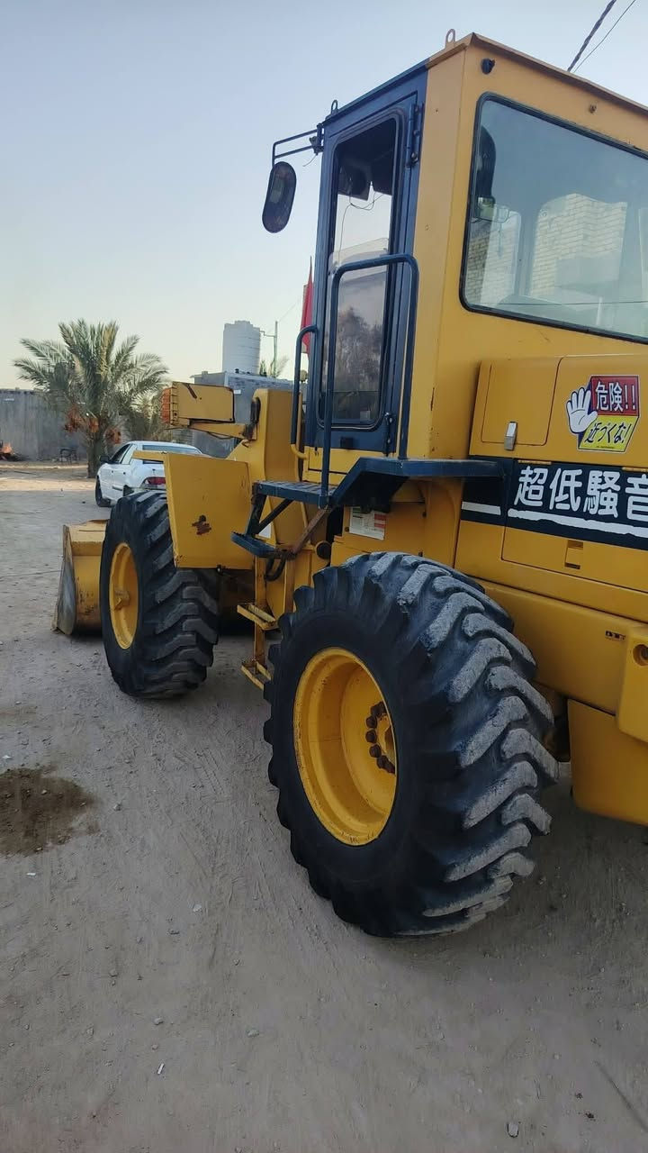 السلام عليكم
شفل كوماتسو حجم 100 مكفول كفاله عامه سته سلندر دخول جديد مكينة مشتغلة قليل 
للاتصال/***********
