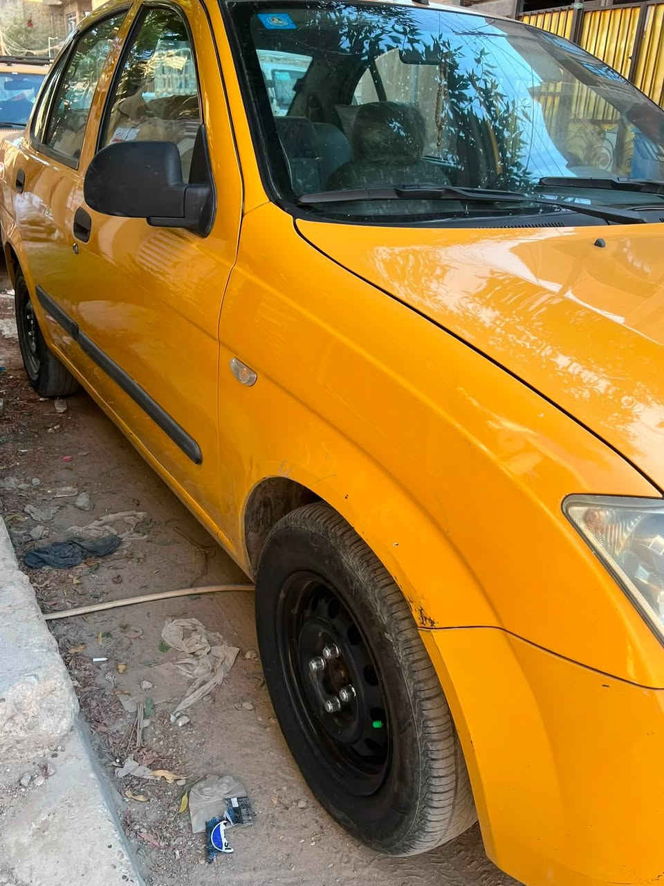 السلام عليكم سياره طيبه البيع مديل 15 سياره ضربتها جمالغ الخلفي وره سايق 
تخم تاير جديد ما صالي يومين من شاده مكينه بيها خيط تبخير مكان بغداد الامين ثانيه رقم الهاتف ***********
