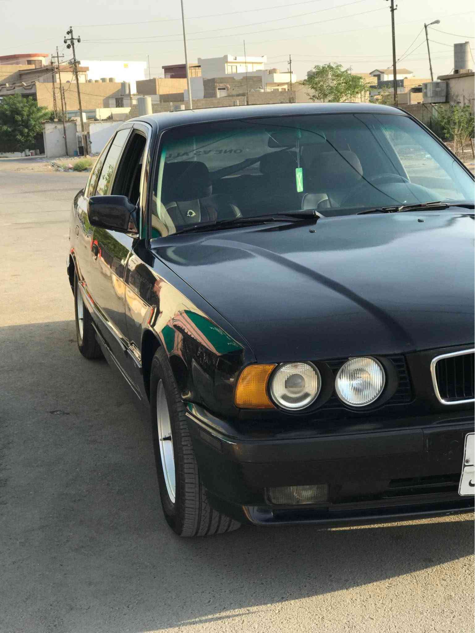 بیئێم 525 گێر عادی چوار جام کارەبا کوشن ھیتەر گێر و مەکینە سەقەر 2002سکلێتەر کارەبای چوار تایە و ویل تازە پشت و پێشی کەپسە بێ لێدراو سبوخ کراوە بۆ جوانی دەعامیەکانی پشت و پێشی کراوە بە ئێم دەفتەر بەنزین ھەیە سعر ٥٧ مجال
***********وتس اپ كركوك, العراق

