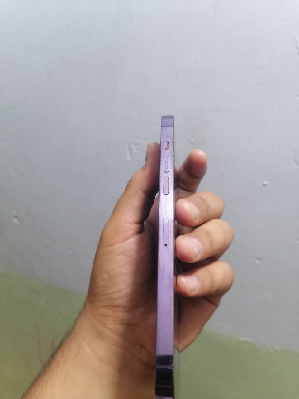 14 برو ماكس ذكرته ٥١٢ بطاريته ٨٦ جهاز مبدل شاشه اصليه اصليه فقط عندك نقطه صغيره فوك كامره اماميه مبينه بالتصوير جهاز نضيف كلشي شغال بيه وين مايعجبك افحص سعره ٦٧٥ وبيه مجال مكاني كربلاء

نص مكتوب في الصور:
- 66 11:45 حول الاسم iPhone إصدار iOS 26.6.1 اسم الطراز iPhone 14 Pro Max رقم الطراز MQ9J3VC/A الرقم التسلسلي L361D9JP9V سجل تاريخ القطع والخدمة الأغاني 0 الفيديوهات 0 الصور 1 التطبيقات 8 السعة 512 غ.ب. متوفرة 486,35 غ.ب. Wi-Fi
- 11:45 66 القطع والخدمة تجمع Apple سجل تاريخ القطع والخدمة، وهذا السجل يعرض معلومات عن هذا الـ iPhone وحالته وتفاصيل إصلاحه. معرفة المزيد... سجل تاريخ الخدمة الشاشة غير معروف
- 11:45 65 حالة البطارية والشحن كما هو الحال مع البطاريات القابلة لإعادة الشحن، بطارية الهاتف قابلة للاستهلاك وتصبح أقل فاعلية مع الوقت. معرفة المزيد... الحد الأقصى للقدرة 86% هذا قياس لقدرة البطارية مقارنة بقدرتها عندما كانت جديدة. قد تتسبب القدرة المنخفضة بتقليل ساعات الاستخدام بين عملية الشحن والأخرى. أقصى قدرة للأداء ستساعد الأنظمة المضمنة في النظام والمكونات في تخفيف آثار الأداء التي قد تلاحظها أثناء التقدم الكيميائي في عمر بطارية iPhone. شحن البطارية المحسن للحد من استنزاف عمر البطارية، يتعلم الـ iPhone من عادات الشحن اليومية، بحيث ينتظر ولا يتجاوز 80% حتى يحين موعد حاجتك إلى استخدامه.