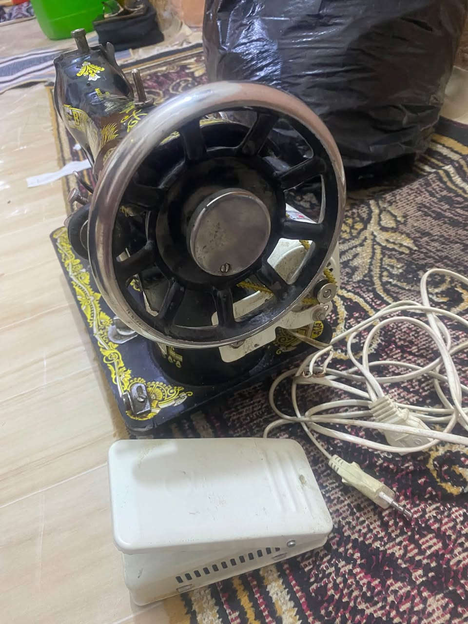 سلام عليكم مكينة فراشة نظيفة جداً استخدام قليل للبيع بيها نقص بس المكان الي تدخل منة عجلة الدوس ب2000 دينار يسونها سعرها 75 الف مكاني بصرة زبير تواصل خاص او ***********
