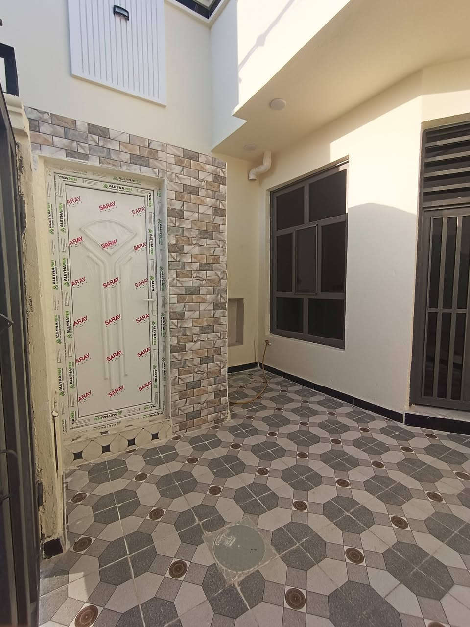 🏠 دار سكن للبيع – طابو زراعي سند 25

📍 الموقع: طريق السنية السياحي – مجمع توحيد العفلوكي، بعد السيطرة.

📐 المساحة: 105 متر
📜 طابو زراعي سند 25 – تحويل مباشر باسم المشتري

🏡 الدار يتكون من طابقين:

🔹 الطابق الأول: كونكريت مسلح، غرفة + صالة + مطبخ + استقبال + صحيات داخلية وخارجية + منور.
🔹 الطابق الثاني: شيلمان، غرفة + صالة + سطح.

✨ موقع مناسب للسكن والاستثمار.

((((((((((((السعر 68 مليون مع المجال)))))))))))))

📞 للاستفسار والحجز:
مراجعة مكتب علاء الخالدي للعقار أو الاتصال على الرقم: ***********

#مكتب_علاء_الخالدي_للعقار
#دار_للبيع #الديوانية #السنية #عقارات_الديوانية
