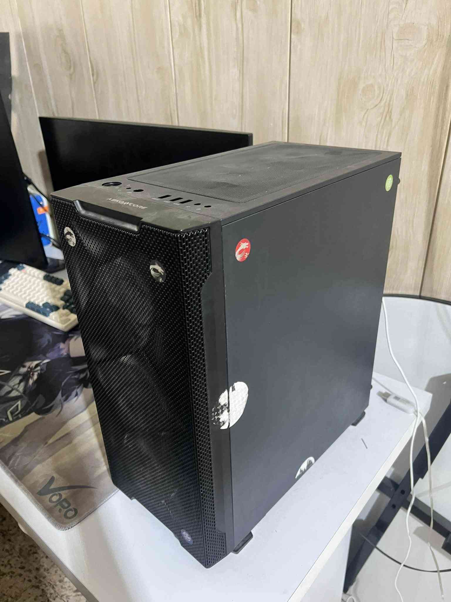 حاسبه كيمنك للبيع السعر 775 مستعمله نضيفه *********** رقمي

نص مكتوب في الصور:
- DirectX Diagnostic Tool
- System Display 1 Display 2 Sound 1 Sound 2 Input
- This tool reports detailed information about the DirectX components and drivers installed on your system.
- If you know what area is causing the problem, click the appropriate tab above. Otherwise, you can use the "Next Page" button below to visit each page in sequence.
- System Information
- Current Date/Time: Monday, September 28, 2026, 11:11:21 PM
- Computer Name: TINDO
- Operating System: Windows 11 Pro 64-bit (10.0, Build 26200)
- Language: English (Regional Setting: English)
- System Manufacturer: ASRock
- System Model: H610M-HVS/M.2 R2.0
- BIOS: 5.04
- Processor: 12th Gen Intel(R) Core(TM) i5-12400F (12 CPUs), ~2.5GHz
- Memory: 16384MB RAM
- Page file: 6106MB used, 12797MB available
- DirectX Version: DirectX 12
- Check for WHQL digital signatures
- DxDiag 10.00.26100.9278 64-bit Unicode Copyright © Microsoft. All rights reserved.
- Help
- Next Page
- Save All Information...
- Exit