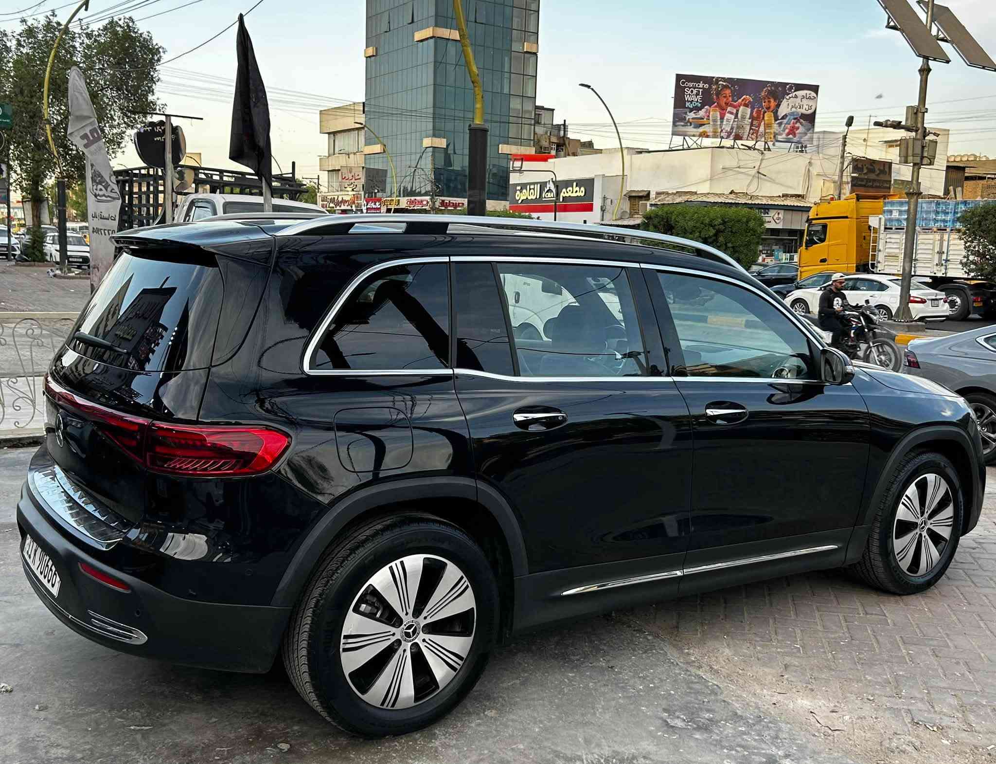 مرسيدس EQB 250 كهربائية موديل 2024 فول كامل
سعة البطارية 66.5 kWh نوع Lithium-ion
تمشي لغاية 520 كم بالشحنة الواحدة
ماشية 8,000 فقط وبحالة الوكالة

المواصفات: حساسات أمامية وخلفية وجانبية
ذاكرة كشنات
كشنات جلد
إضاءة داخلية متغيرة
رادار أمامي وخلفي
عدادات ديجيتال متغيرة
تحكم ماوس بالشاشة
4 وضعيات قيادة
قيادة ذاتية
تبريد قطعتين
مثبت سرعة
نقاط عمياء
مرايا شفط
إشارات بالمرايا
صندوق خلفي كهربائي
أوتو هولد
وباقي المواصفات المعروفة
الحادث دعامية أمامية فقط مع ضربة خفيفة بحافة البنيد أثناء النقل والصور مرفقة
تصلحت وانصبغت على كدها
بدون إيرباك وبدون شاصي ومكفولة
المكان بغداد حي القاهرة
السعر 265 $
للتواصل ***********

نص مكتوب في الصور:
- BIDCARS