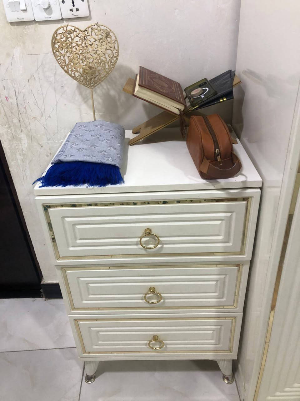 عندي غرفه تركيه بس كلش نظيفه مستعمله شيء قليل والسعر مالتها 850 وبيها مجال المراسله على هذا الرقم على الخاص*********** العنو انبصره شط عرب
