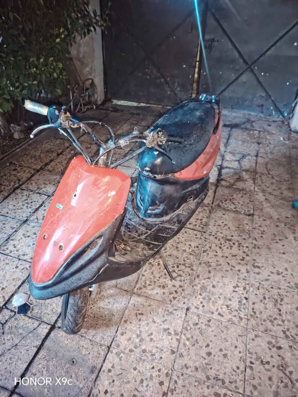 سلام عليكم ماكس 120 رايده ب200 الف ***********

نص مكتوب في الصور:
- HONOR X9c