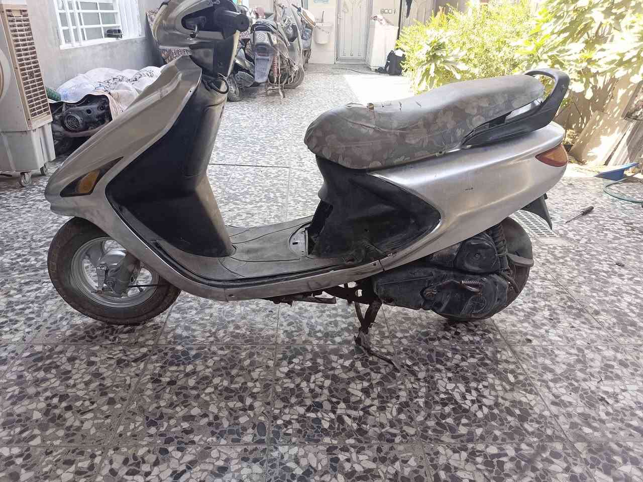 فراشه فحل 275
نقص باتري دراجه كلشي شغال بيها كهربائيات كله شغاله اشاير بك لايت هورن لايت .مكينه ناعمه

شراي اتصل 

***********
