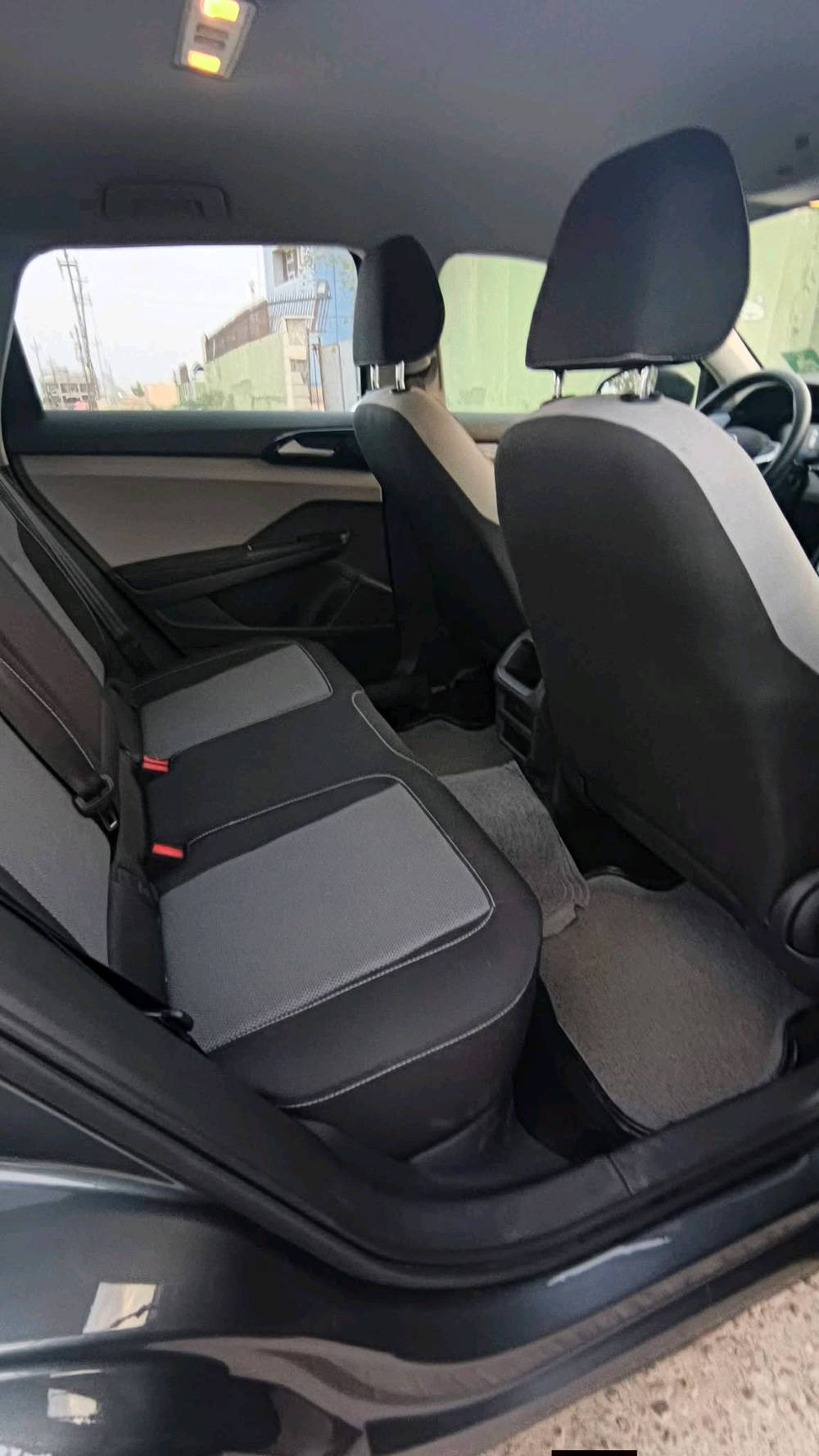 للبيع: فولكس فاجن تاوس (Volkswagen Taos S) موديل 2024 بحالة ممتازة
* الموديل: 2024 (تاريخ الصنع 03/2024)
 * المسافة المقطوعة: 59 ألف كيلو متر
 * المحرك: 1.5L تيربو – نشط واقتصادي جداً (158 حصان)
 * نظام الدفع: أمامي (FWD)
 * الجنوط والإطارات: قياس 17 بلاد (215/55 R17)
 * حالة السيارة: وارد أمريكي، الضرر (بَنيد مصبوغ فقط)، والسيارة جاهزة من كلشي وما تحتاج أي مصروف.
 * المرقمية: تترقم أربيل
 * المكان: تكريت
السعر: 155 ورقة ($15,500) وبيه مجال للشراي الجاد.
للتواصل والاستفسار يرجى الاتصال على الرقم: ***********
