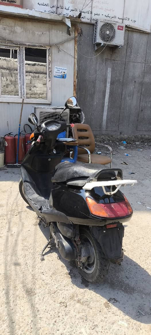 السلام عليكم احبتي هاي سبيسي جديده بمعنا الكلمه وكلشي مبدل بيهة جديد
1كفرات أسود جديد 
2 تاير أمامي خلفي جديد 
3 كابريتر جديد 
4 عقل + ملف + هورن + مرايات بلاديات جديد
5 بريكات خلفي أمامي جديد 
6 قبق تبريد محرك جديد 
7 باتري جديد 
8 دبلات رياضي 

ملاحضه ( الدراجه مجفته البستم الفيتنامي أل اصلي تجي تفحص وتقتنع وصالنصه يراديلهة كعكه فقط أل باقي كله بلادي )
مكاني بغداد العبيدي 
رايدهة ب 600 
رقم الهاتف (***********)

