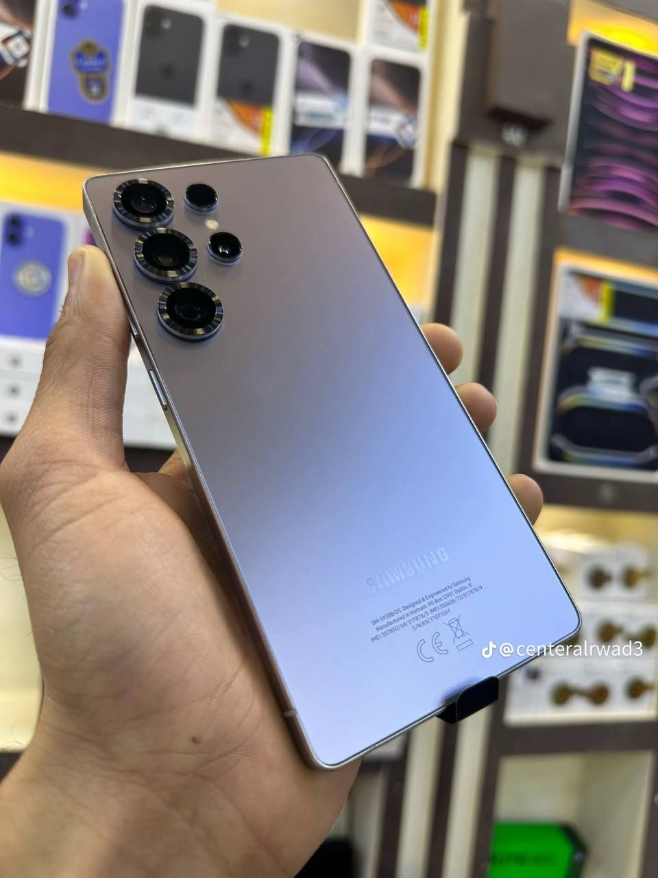 جهاز سامسونج للبيع جهاز نضافته فول الفول جهاز مستعمل شهر  مو اكثر  مكفول من كلشي بي وتاخذه شرط تفحصه يلا تنطي فلوس مكان النجف ناحيه الحريه ***********

نص مكتوب في الصور:
- @sales20050
- @centeralrwad3