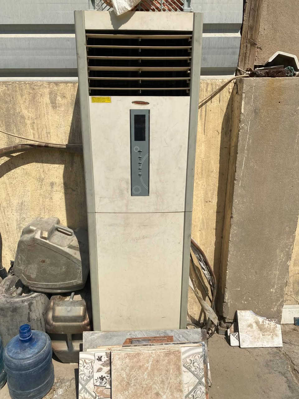 قطعه داخليه 2 طن شغاله نظافة 90%السعر 150 الف مكاني الغزاليه ***********

نص مكتوب في الصور:
- ل للبيع قطعه داخليه 2طن شغاله نظافه 90% السعر 150 الف مكاني الغزاليه ***********
