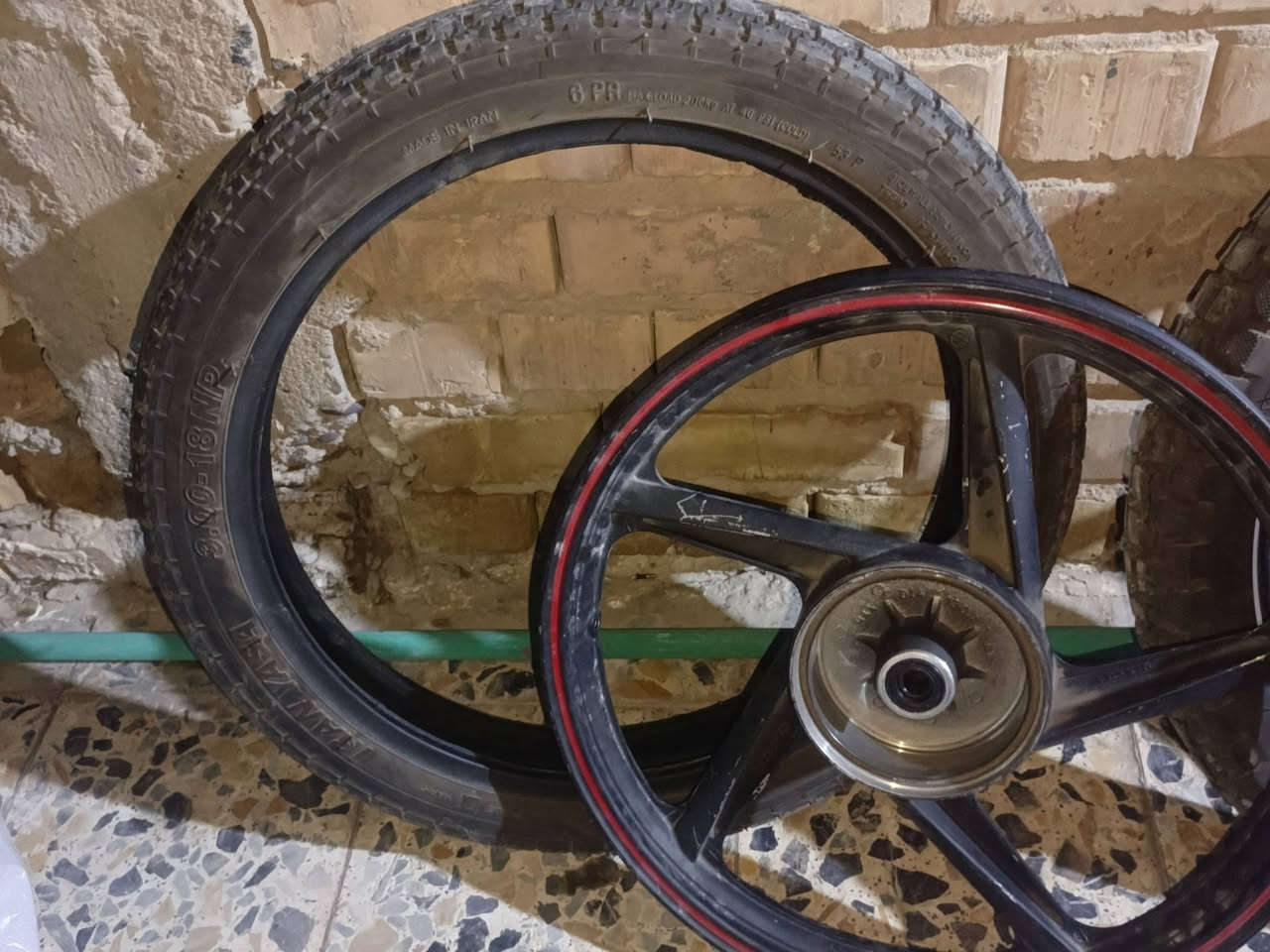 شنو يعجبك راسلني واتساب وتشلع عيوني ***********
