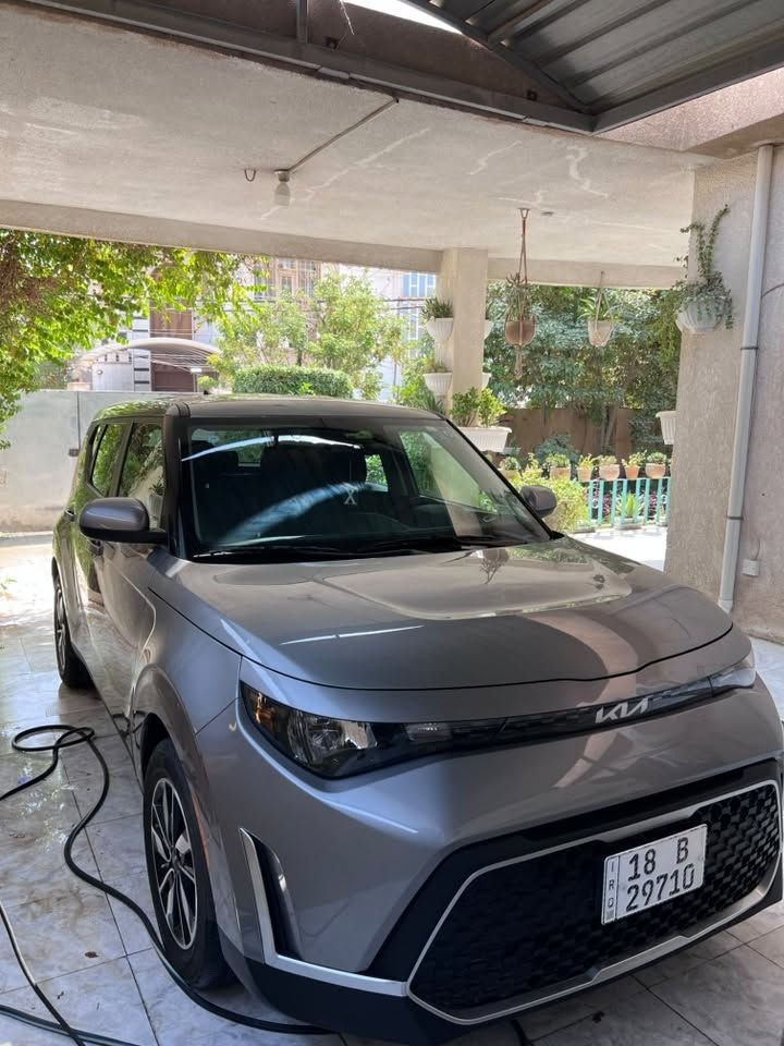 للبيع Kia Soul 2025 LX
التفاصيل سونار وصور الحادث ورقم الشاصي كله موجود.
الممشى 9000 فقط.

✨المواصفات:
• موديل 2025
• فئة LX
• محرك 2.0L 4 سلندر
• قوة 147 حصان
• ناقل حركة IVT / CVT
• دفع أمامي FWD
• 5 ركاب
• شاشة 8 إنچ
• Apple CarPlay & Android Auto
• كاميرا خلفية
• Cruise Control
• أنظمة أمان ومساعدة للسائق
• Front & Side & Curtain Airbags
• ABS + Traction & Stability Control

📌 السيارة وارد أمريكي
السعر 168 ومجال كلش بسيط .

مرقم بابل كامل سنوية جديدة ومكان السيارة الحلة.

التواصل ***********

