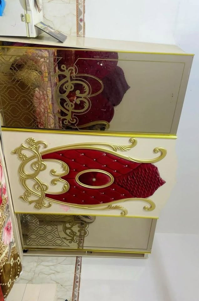 غرفه تركيه نضيفه بيه ملاحظات قليله ٤ قطع 
سعره ب مليون وبيه مجال مكان الكوفه البراكيه استفسار *********** واتساب
