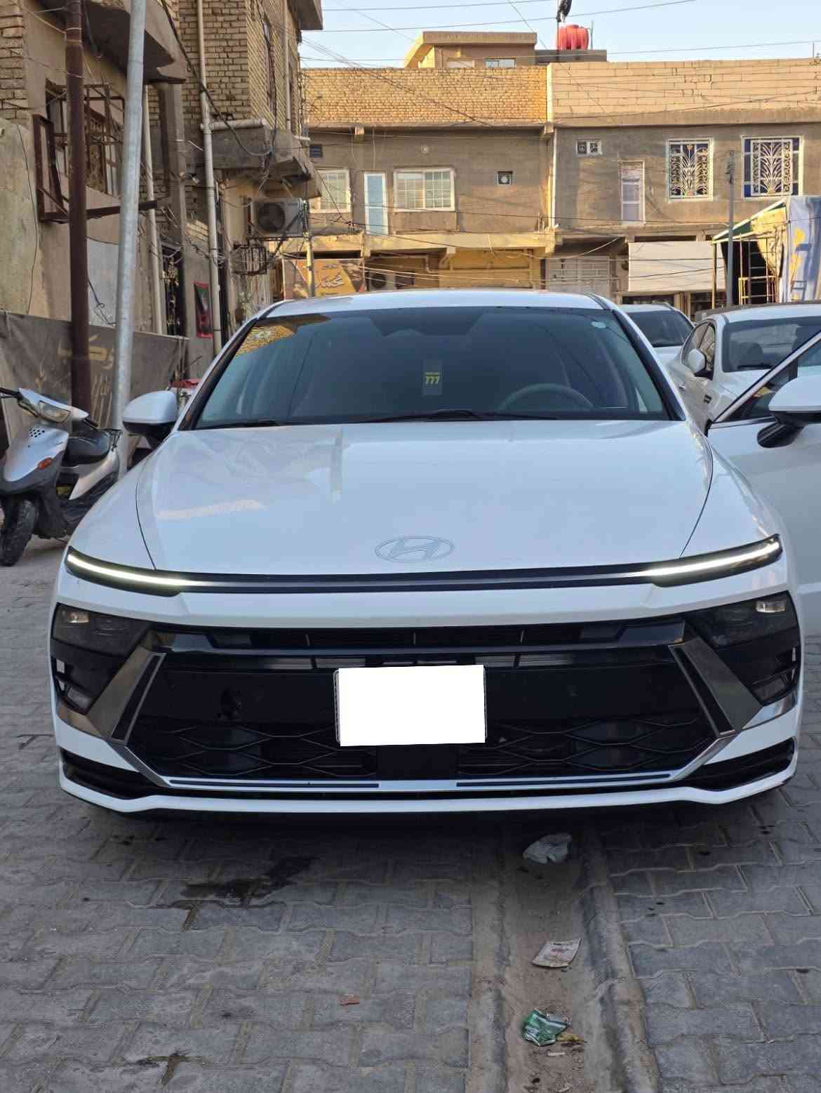 السلام عليكم 
سوناته ٢٠٢٤
السياره شهداء قادسية 
وكاله عامه بسم المشتري 
السياره كفاله بس بيها بارد خشم البنيد 
بدون ارباك 
موضح بالسونار 
السعر ١٨٢ وبيه مجال جداً بسيط للشراي
والسياره صايره اعليه ب١٩٨ 
مكان السيارة الرميثة 

الاستفسار الانتصال 
***********

