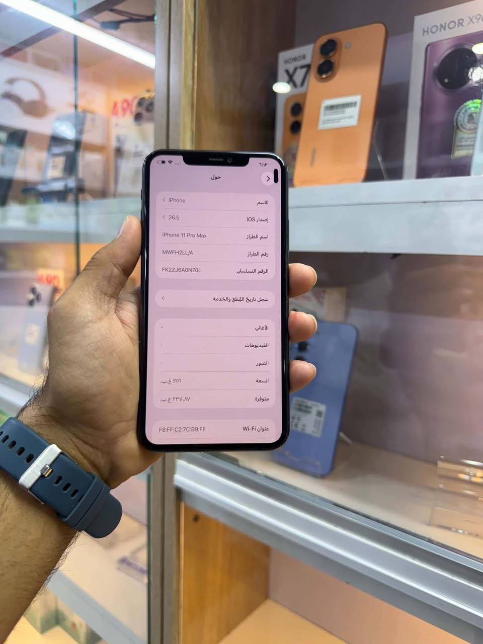 ايفون 11بروماكس امريكي ذاكره 256  مكفول فقط هاي نقطه سوده لبي كلشي مامبدل البطاريه 79 الفيس ايدي متوقف فقط السعر مناسب 230 وبيه مجال بسيط الاستفسار خاص او الاتصال ***********
