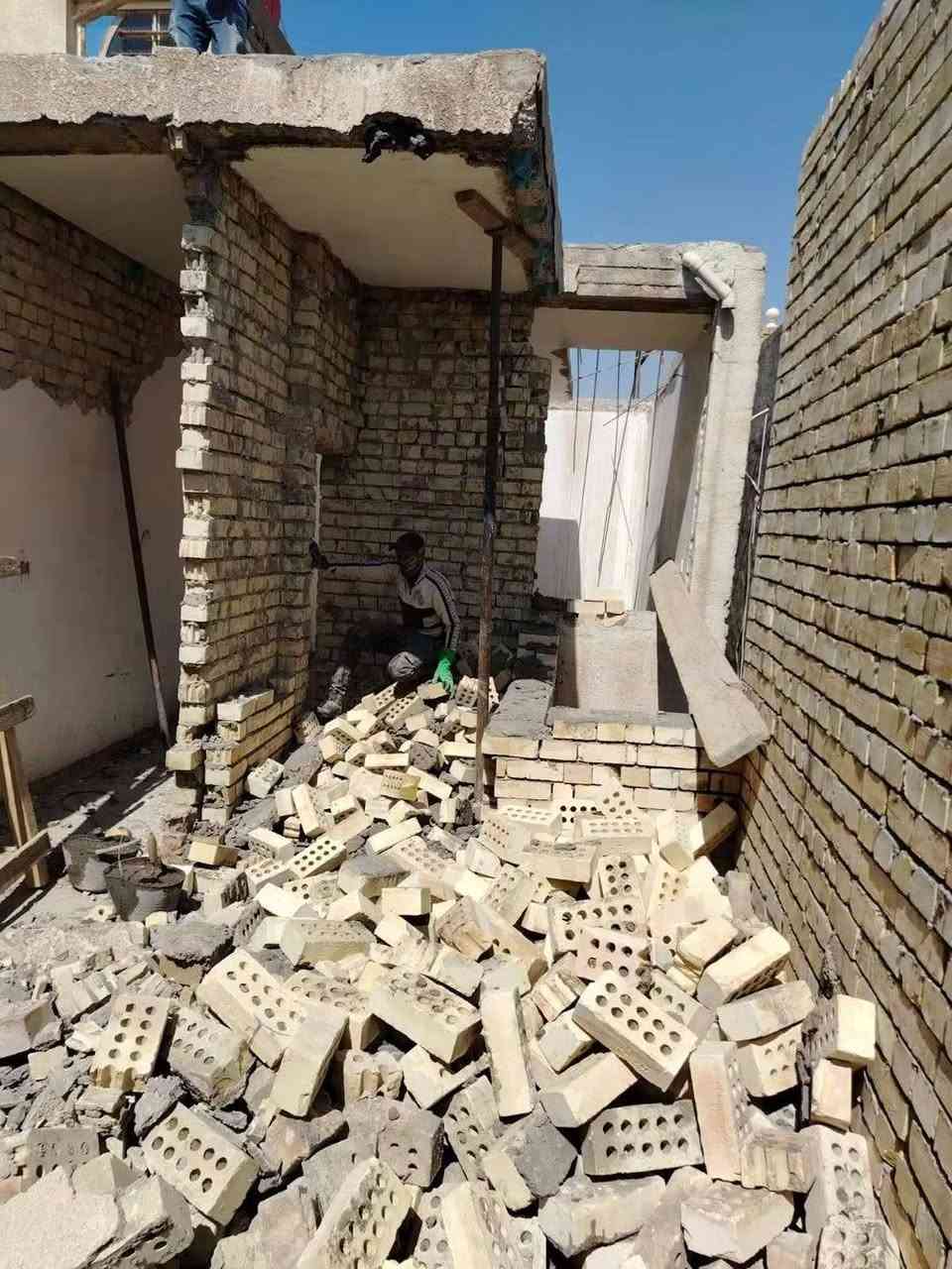 تريد احد يرمم بيتك؟
نحن في كادر طور منزلك نؤمن بأن الترميم ليس مجرد إصلاح، بل هو فن لإعادة الحياة إلى منزلك. نقدم خدمات ترميم متكاملة بأعلى معايير الجودة، بدءًا من التقييم الدقيق للمشاكل وحتى التنفيذ المتقن. فريقنا المتخصص يمتلك الخبرة والكفاءة اللازمة للتعامل مع كافة أنواع الترميمات، سواء كانت بسيطة أو معقدة. نستخدم أحدث التقنيات والمواد لضمان تحقيق أفضل النتائج التي تدوم طويلًا. تواصلوا معنا  للتواصل يرجى ارسال رسالة او الاتصال على الواتسا***********واتساب 
اعمالنا في بغداد فقط
