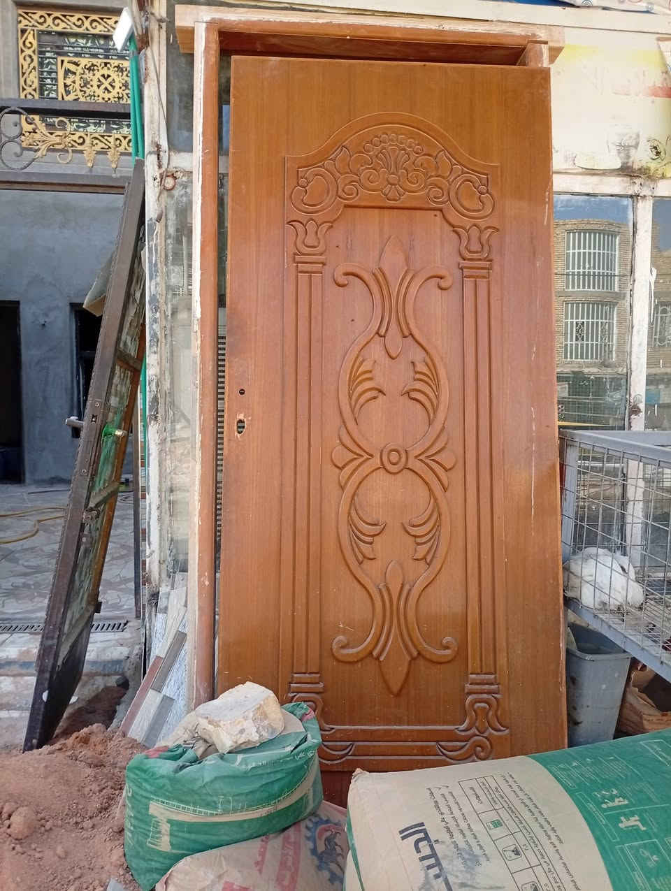 السلام عليكم للبيع بيبان حديد تزكام وباب خشب تزكام واحد شباك وباب واحد بس شباك سعرهن 250 للتواصل والاستفسار ***********
