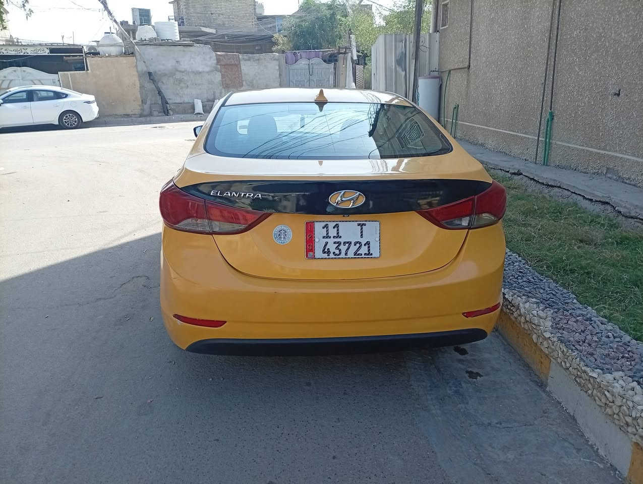 السلام عليكم 
النترا موديل 2014 امريكي نص فول 
حادثها تبديل بنيد وباب السائق بدون دواخل لغد شاصي تكمة مكفول السيارة بدون نوقص تشغل وتطلع وين متريد وبسمي السعر 94 وبيها مجال 
***********
