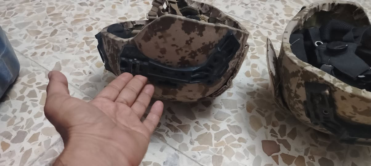 خوذ الياف اصلية حديثة وزن خفيف بطن لون زيتوني حجم خوذة سمول S-5 سعرة 75الف 
عنوان /المدينة الصدر شارع ارفلي رقم هاتف 📞 وتساب / ***********
