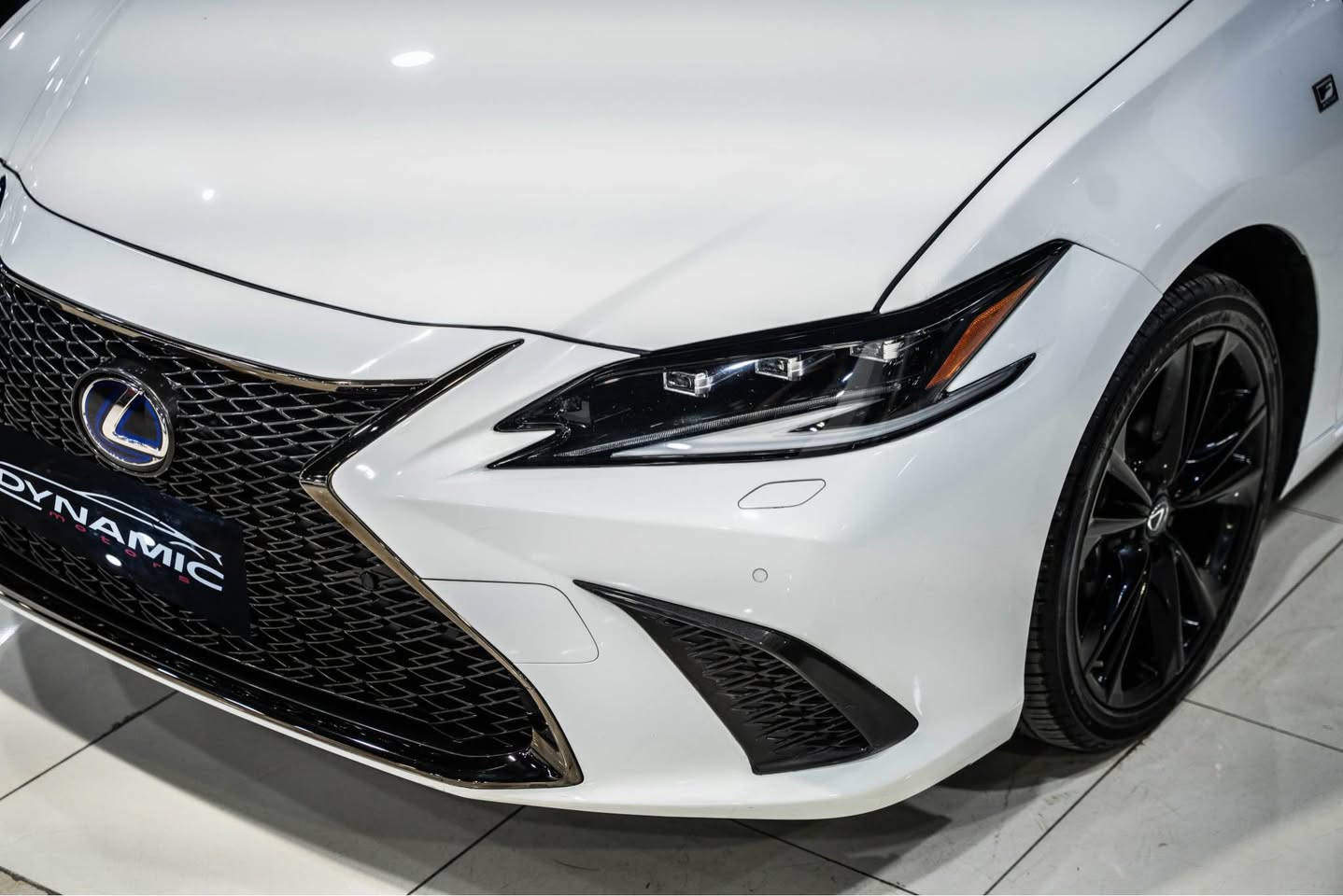 2024 LEXUS ES, 300H F SPORT HANDLING
دعامية ل دعامية كفالة عام فقط تعديل صغير
‏‎موديل :2024
‎‏‎عدد الأميال :34,000ميل
‎مواصفات : فول 
‎‏‎سلندر :  ٤سلندر هايبريد  
‎‏‎لون :  ابيض 
‎لون داخل : اسود
‎ضرر: فقط تعديل بارد 
ارباك : كل شركة ما طاك✅✅  
 سيارة رقم موقط
‎مكان اربيل  شارع حديد و خشب قريب جامع جليل خياط شركة  دايناميك موتورز 
‎‏‎من المعلومات الرجاء التصل علي وتس اب
                                                                                             ***********
================ أربيل, العراق
