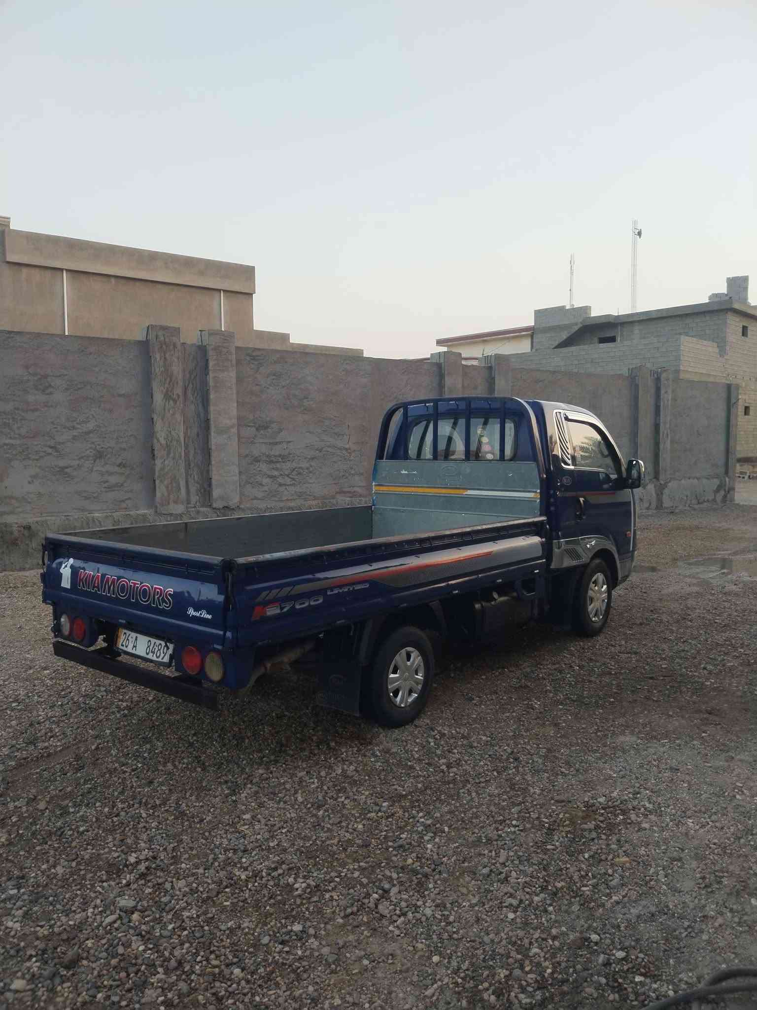 ٢٠٠٦ • محرك ٣٠٠٠ • ابيض