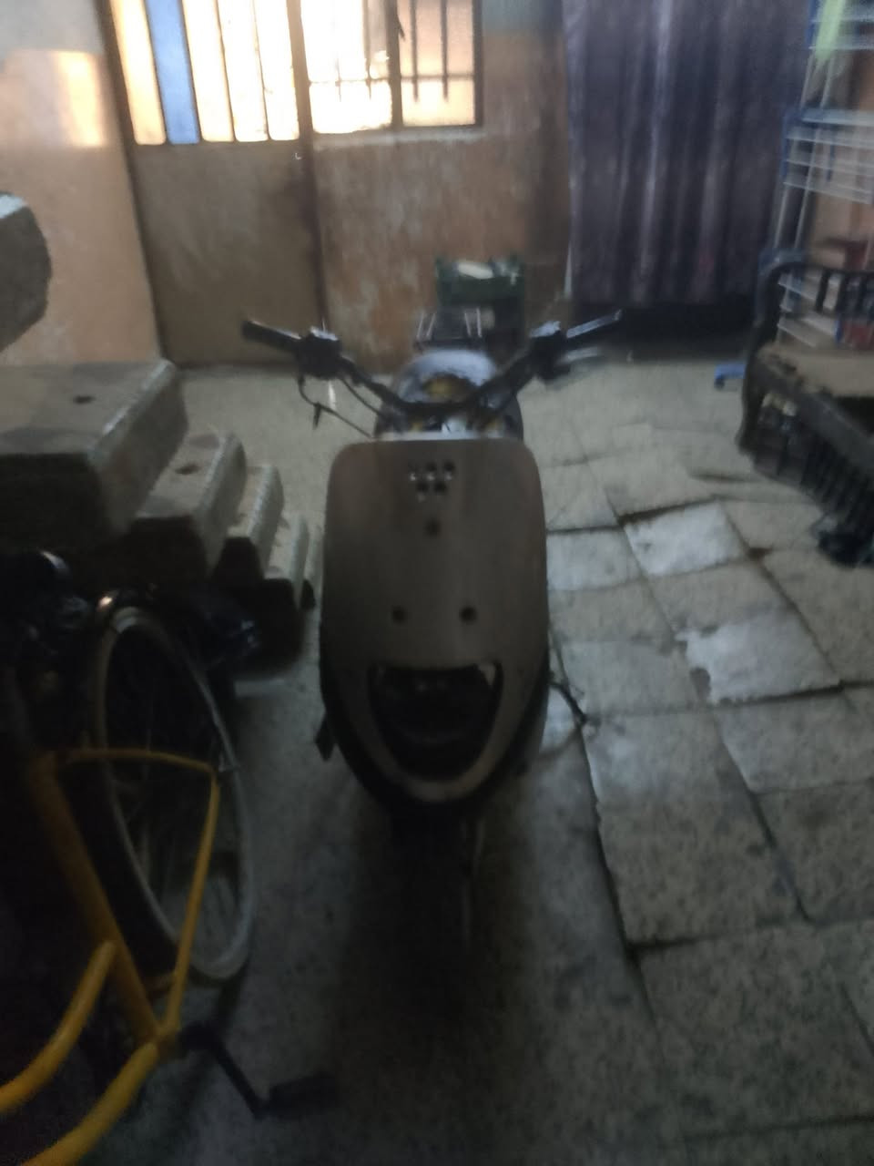 السلام عليكم دراجه للبيع متروكه بيها ناريه بس ما تشتغل وما قايمه رايدها ب 100 وبيها مجال مكان بغداد الدولعي رقم الهاتف ***********
