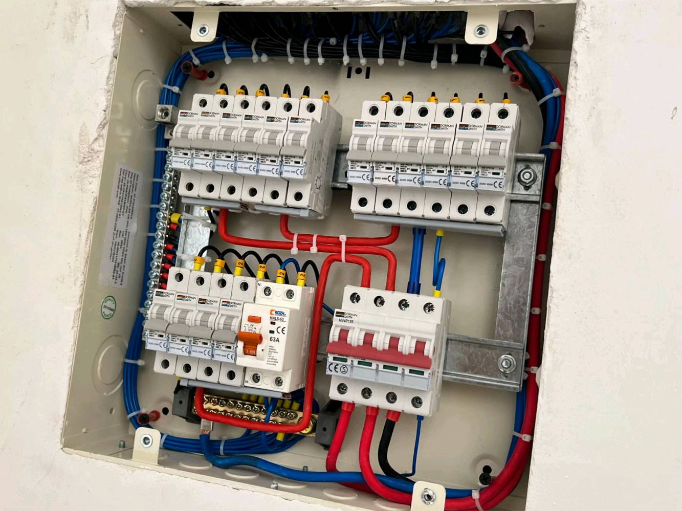 كادر الماستر للمقاولات العامة والتصميم الداخلينقدم خدماتنا بأعلى معايير الجودة وبدقة وسرعة في التنفيذ:جبس بورد: أحدث الديكورات والتصاميم العصرية.تأسيسات كهربائية: عمل احترافي ومتكامل.صبغ وديكور: أصباغ عالية الجودة وبلمسات فنية.عزل تام: عزل مائي وحراري بضمانة حقيقية.📞 للتواصل والاستفسار:***********
‏***********
‏