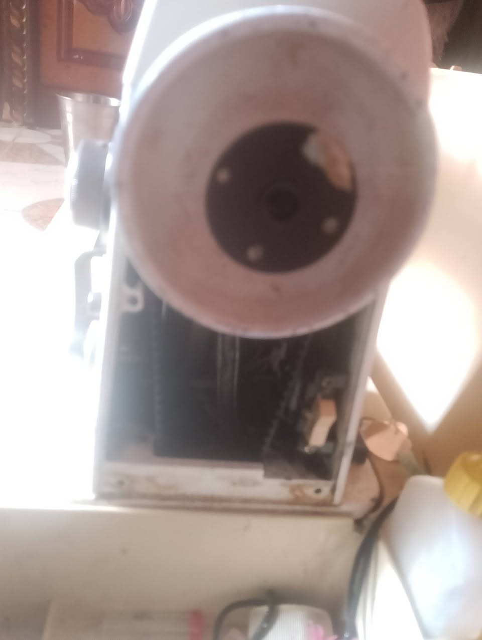 مكينة خياطة شغالة عوزها قايش وضبط ميزانية

