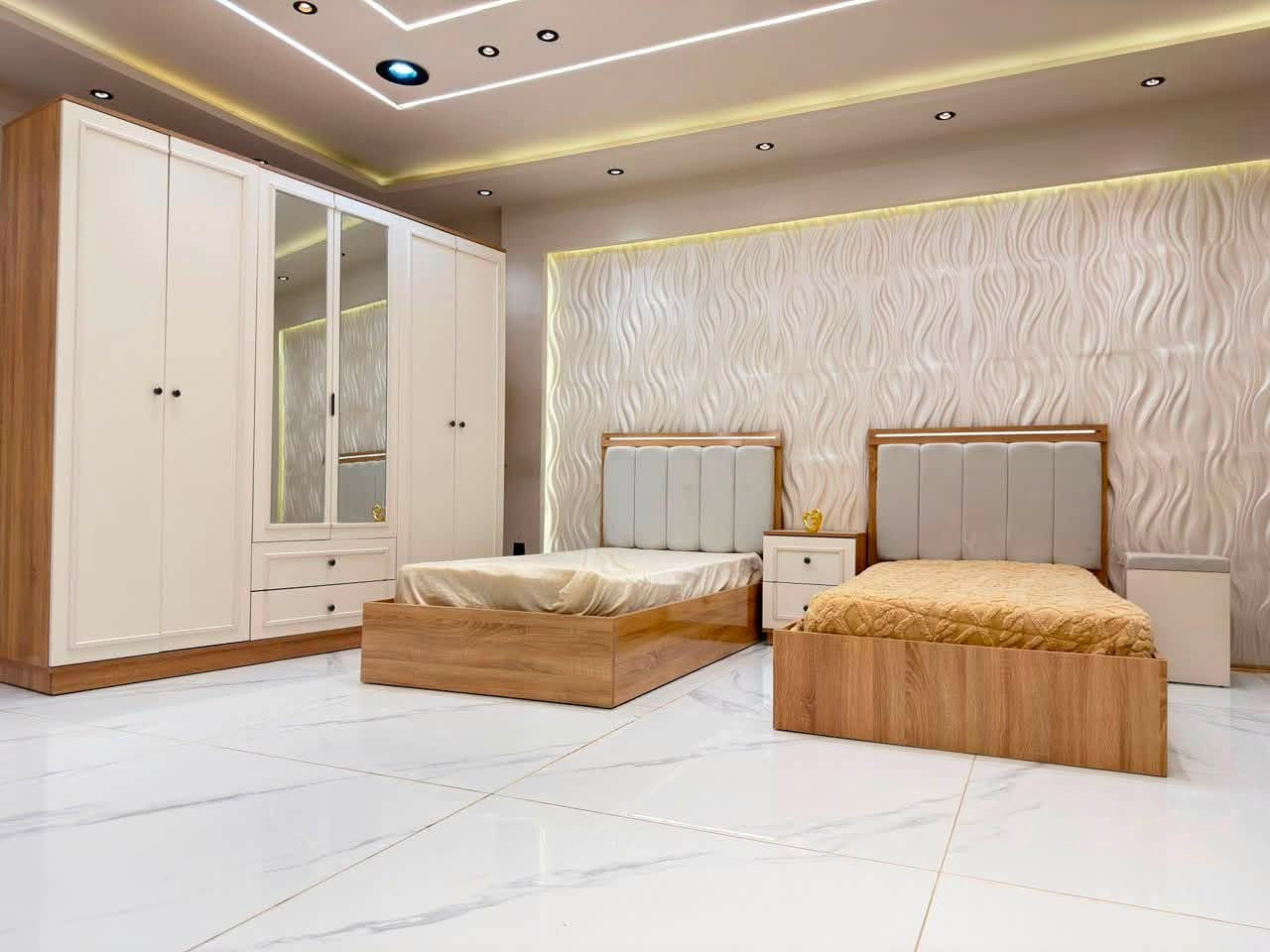 موديل همسة الجديد شبابي 

🛏 7 قطع كاملة
✅ قياس الكنتور 240سم
✅ ارتفاع 210 
✅ ابواب هايدروليك 
✅أناره بل سرير  
✅إناره بل ميز تواليت 

💸💸السعر 930 الف
النقل والتركيب مجاني 🚛🚛
للحجز والاستفسار : ***********
